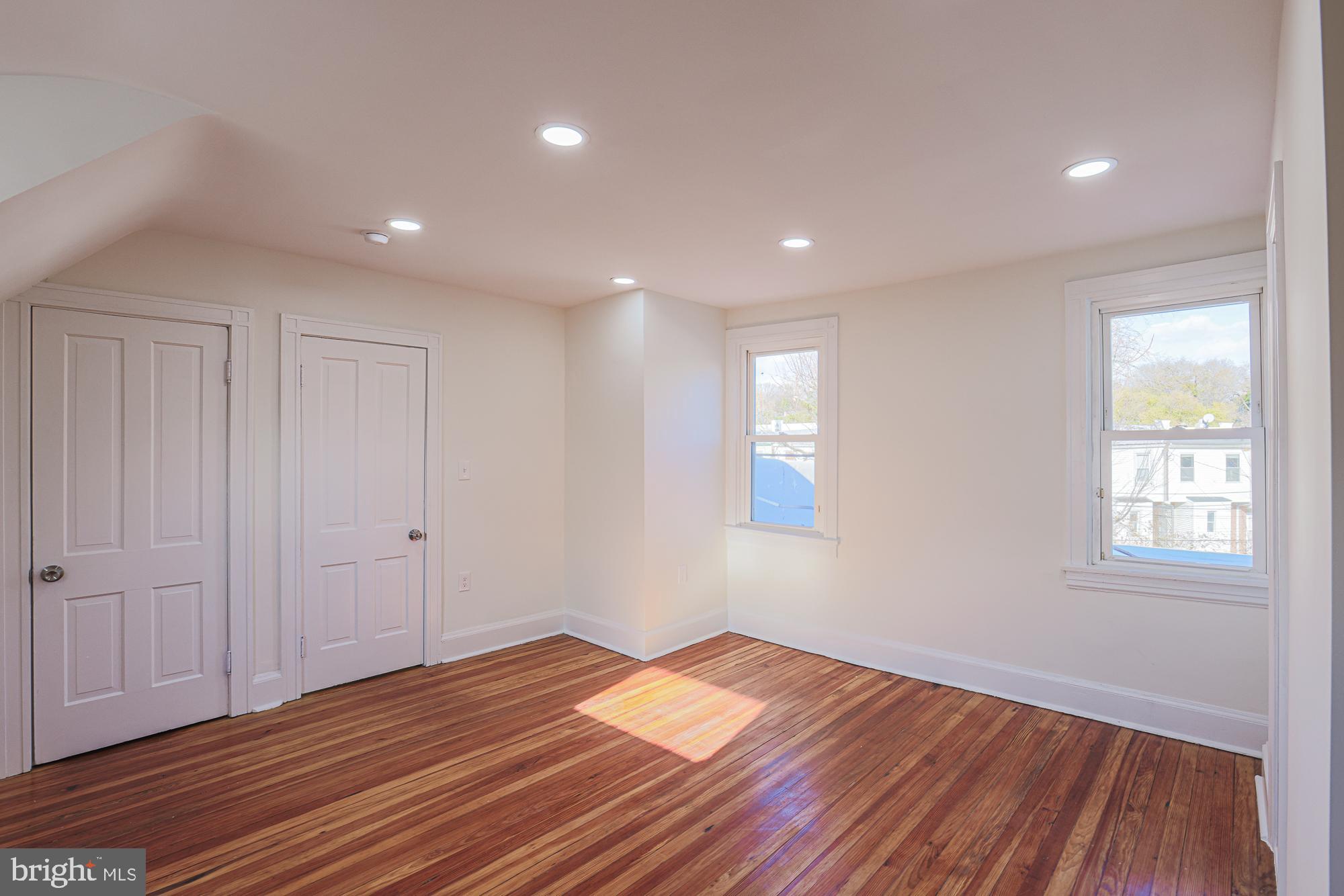 OAKENSHAWE - Residential Lease