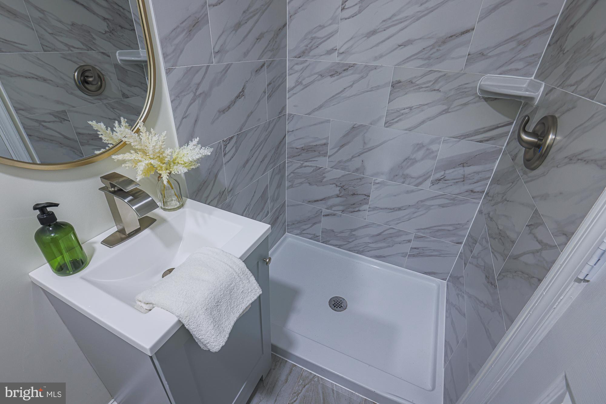 OAKENSHAWE - Residential Lease