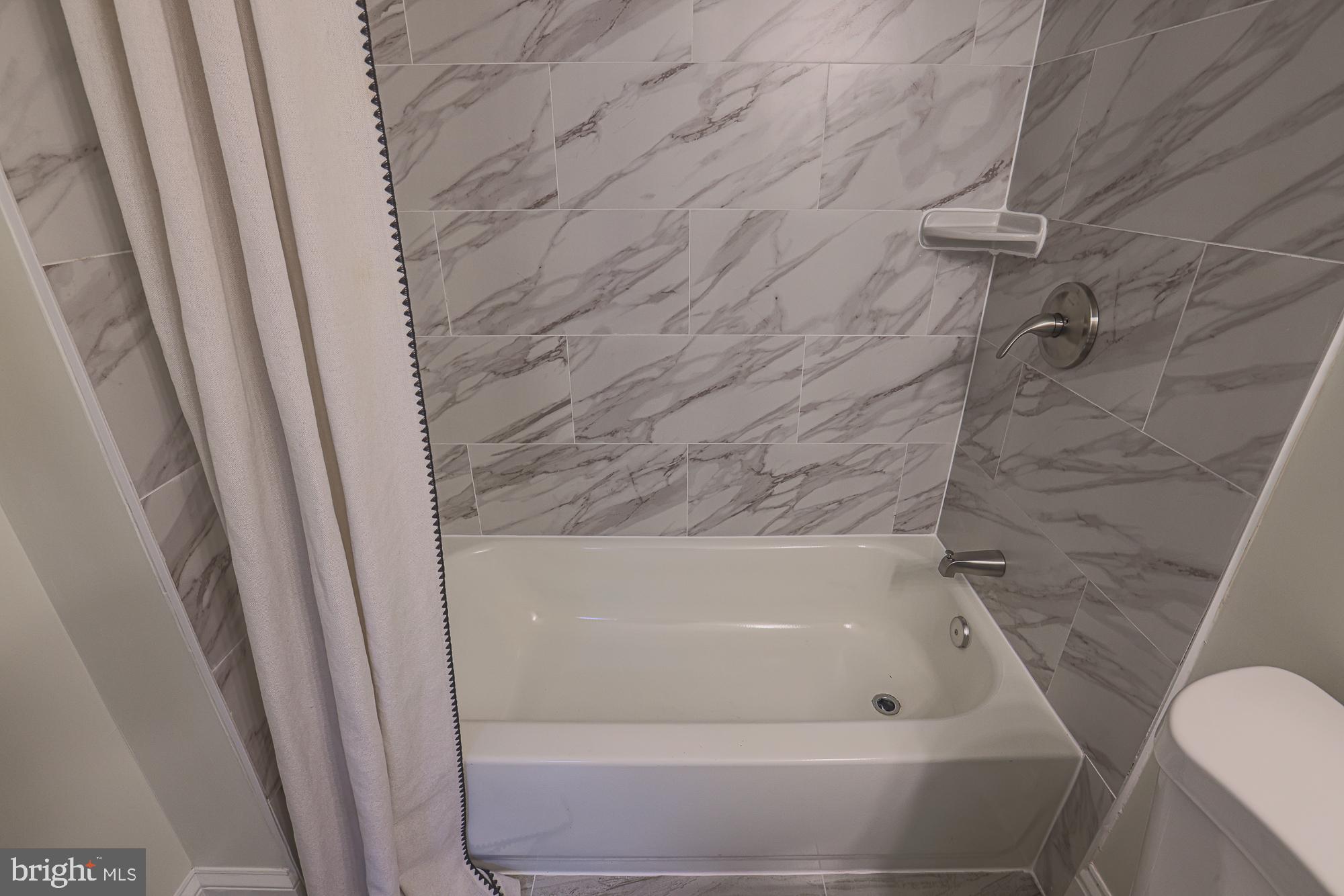 OAKENSHAWE - Residential Lease