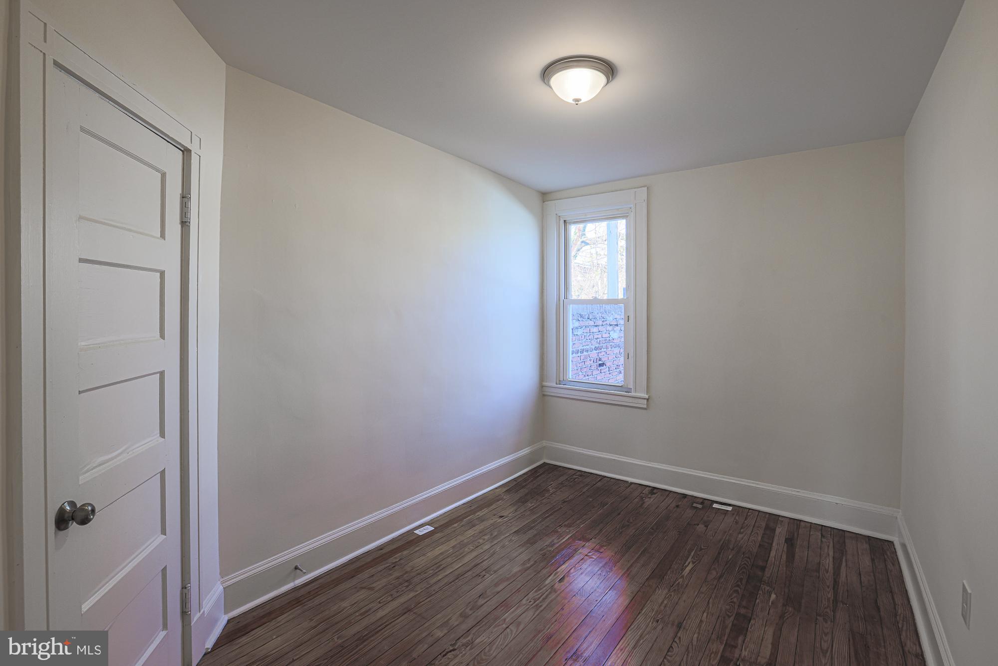 OAKENSHAWE - Residential Lease