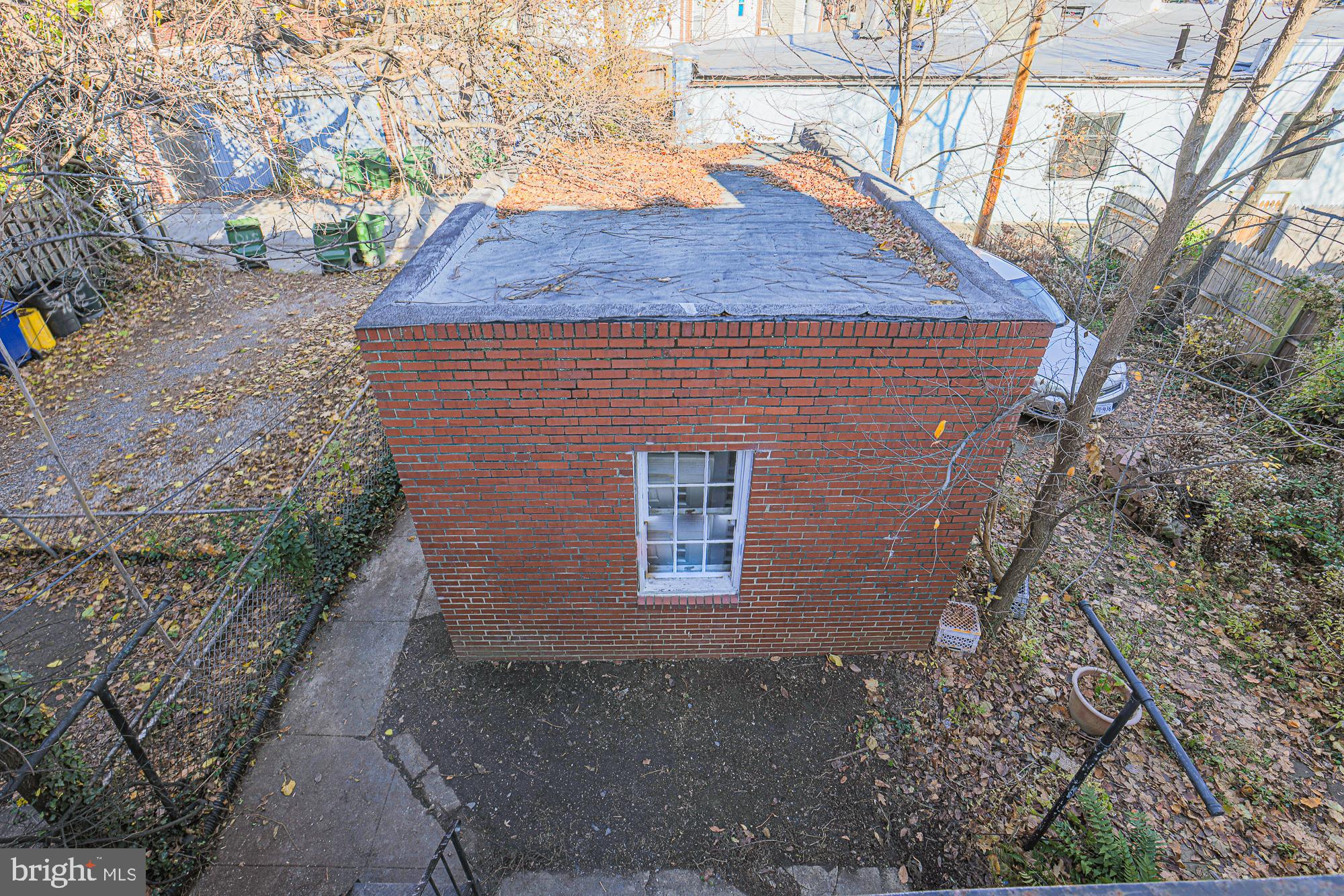 OAKENSHAWE - Residential Lease