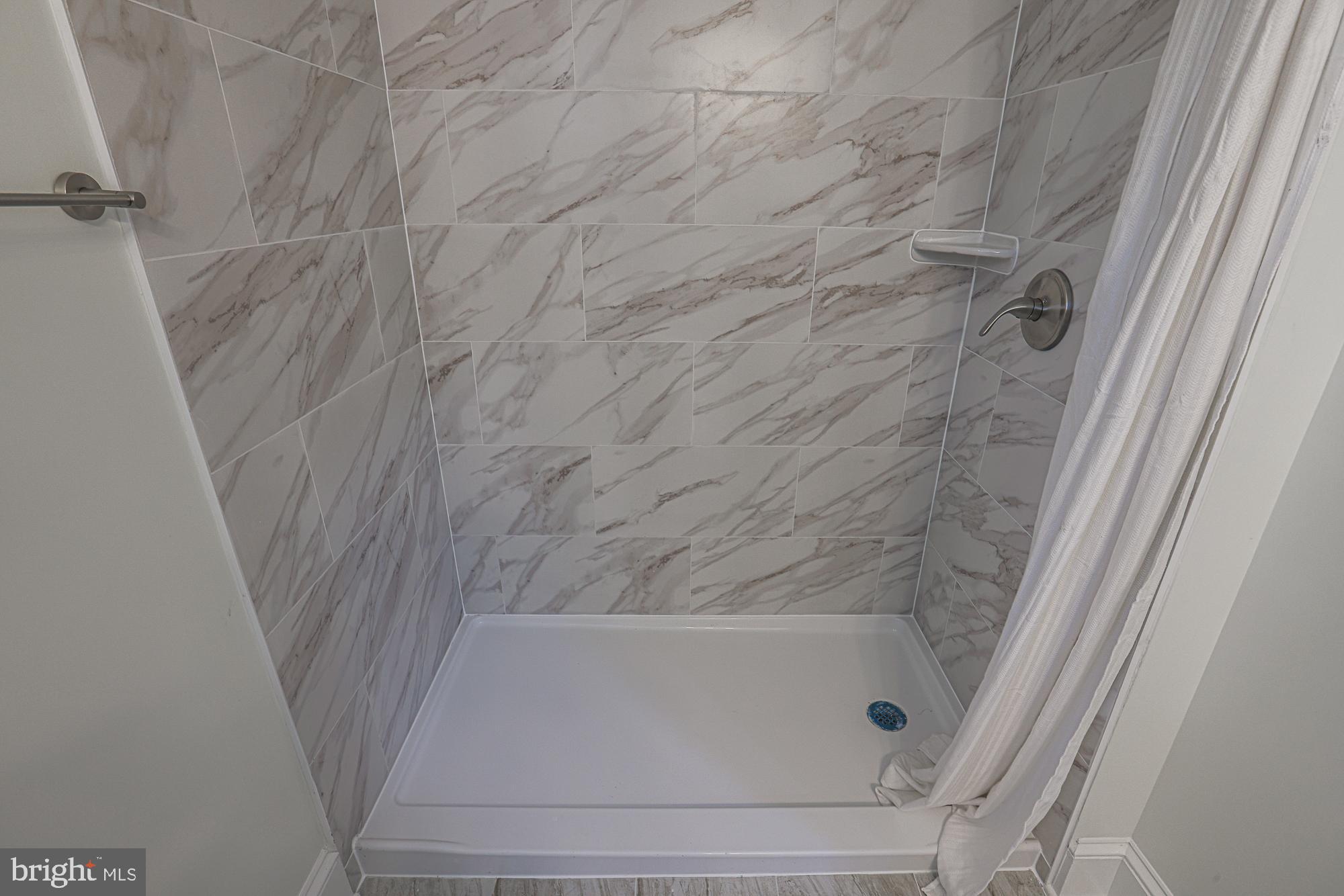 OAKENSHAWE - Residential Lease