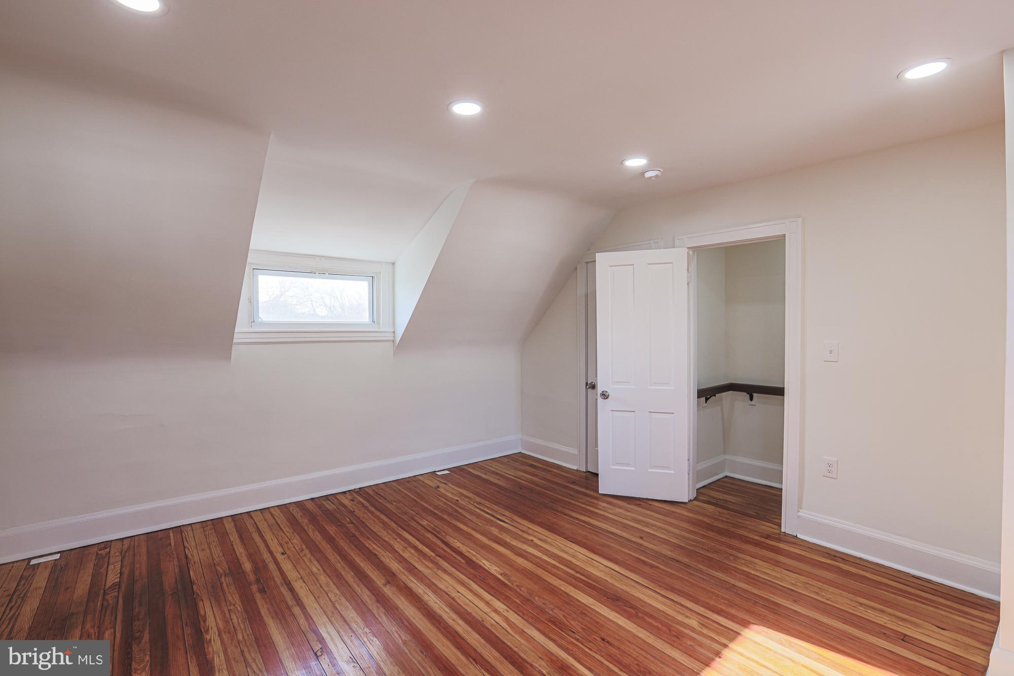 OAKENSHAWE - Residential Lease