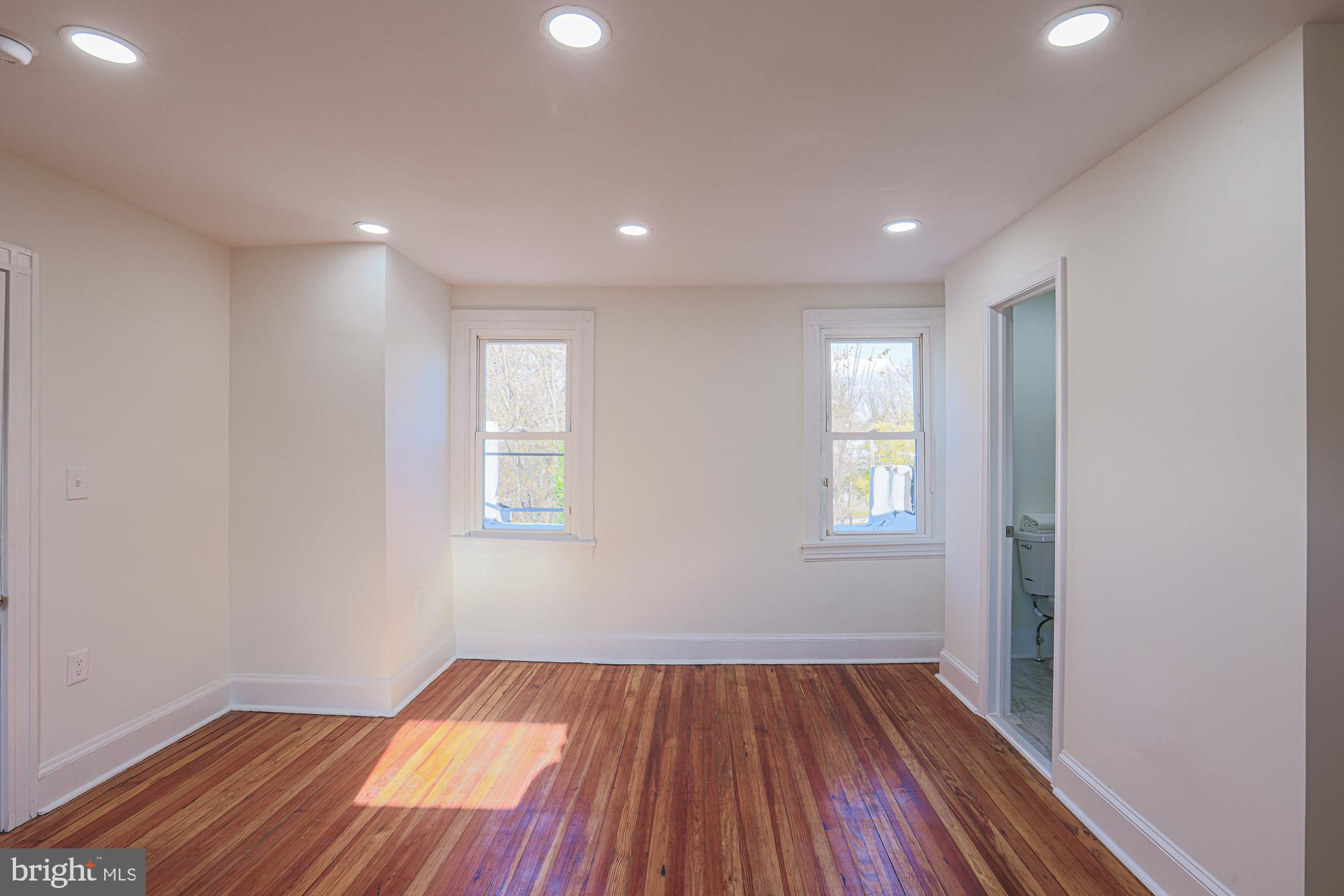 OAKENSHAWE - Residential Lease