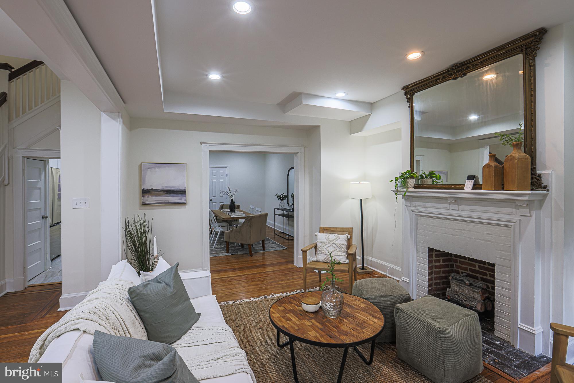 OAKENSHAWE - Residential Lease