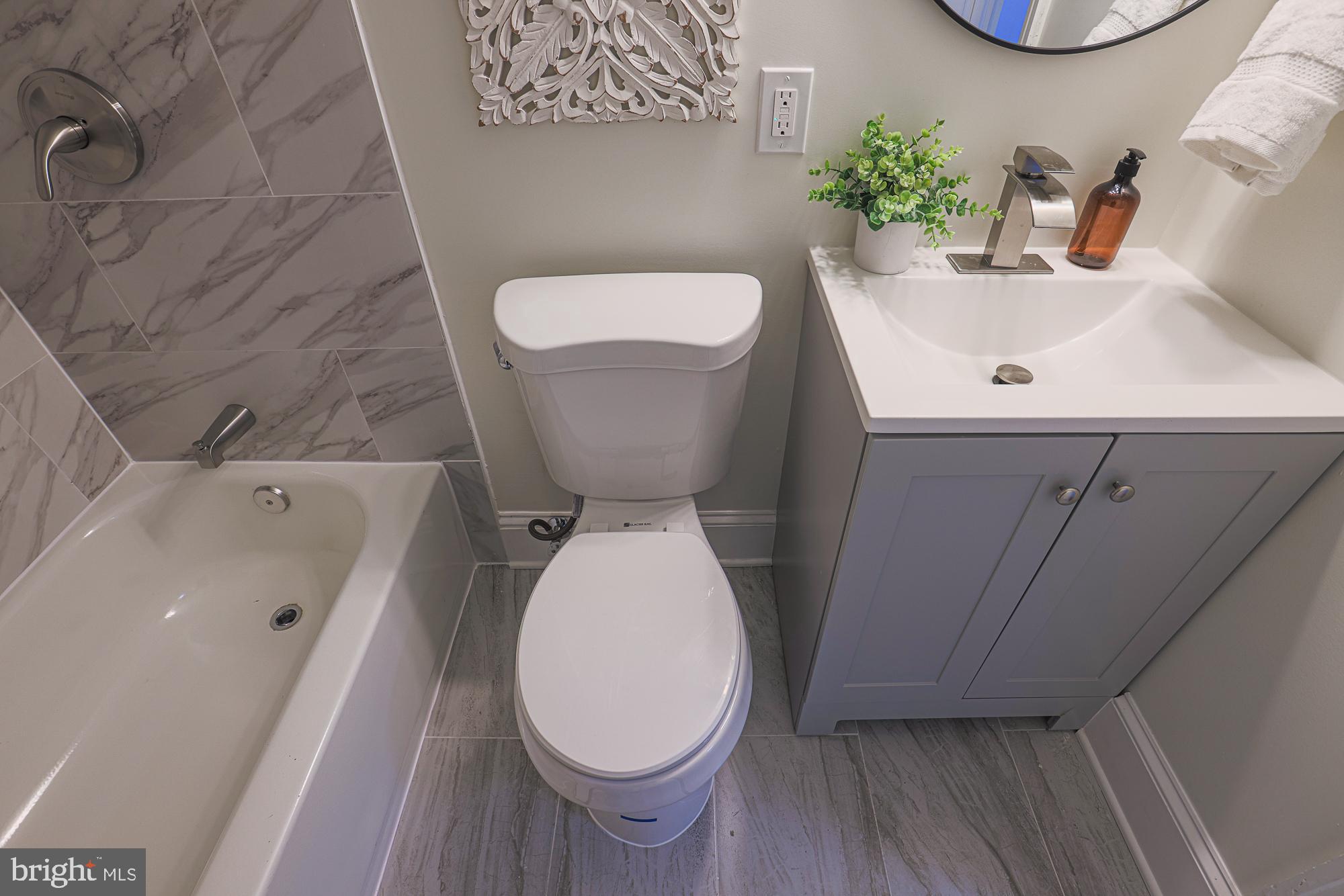 OAKENSHAWE - Residential Lease