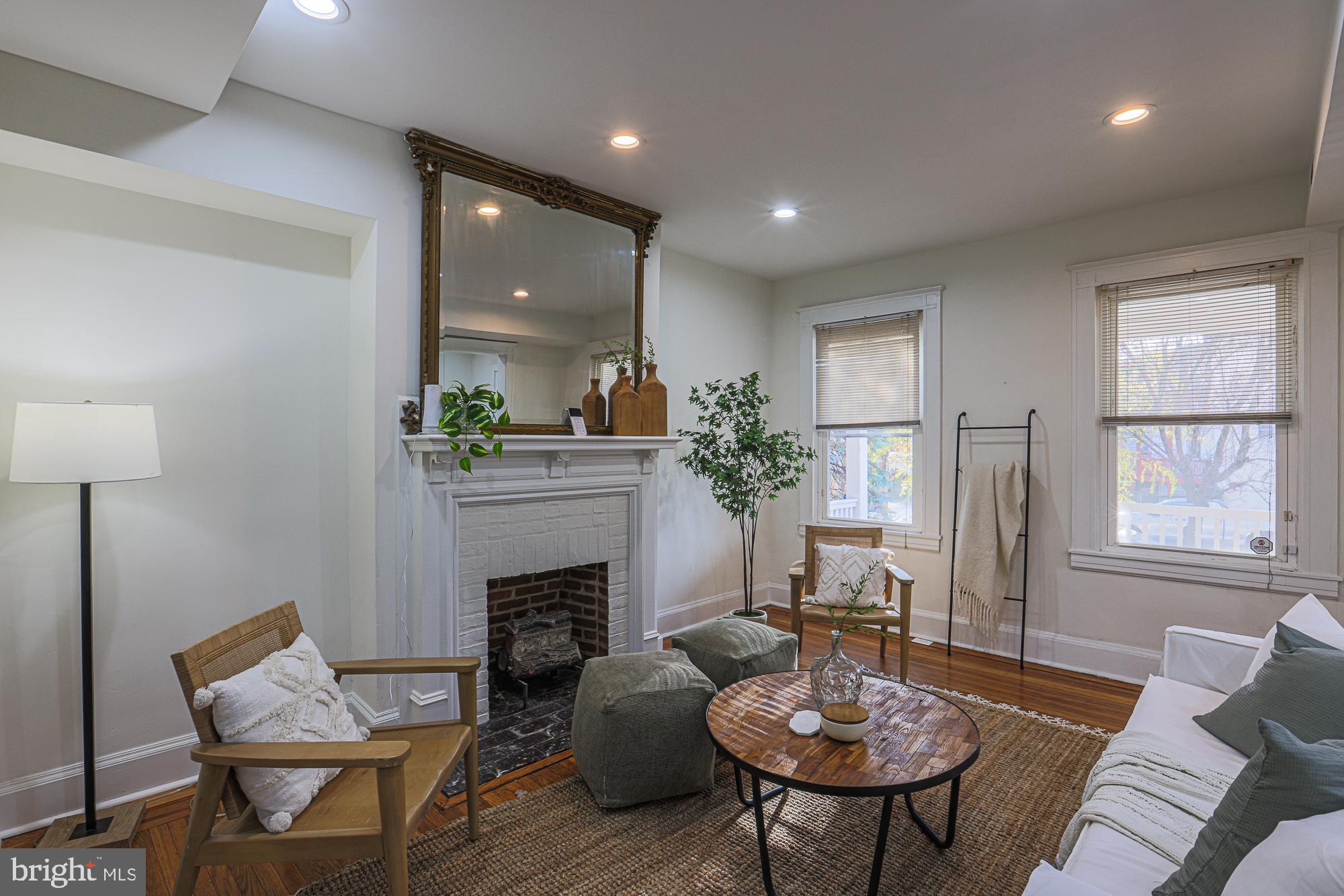 OAKENSHAWE - Residential Lease