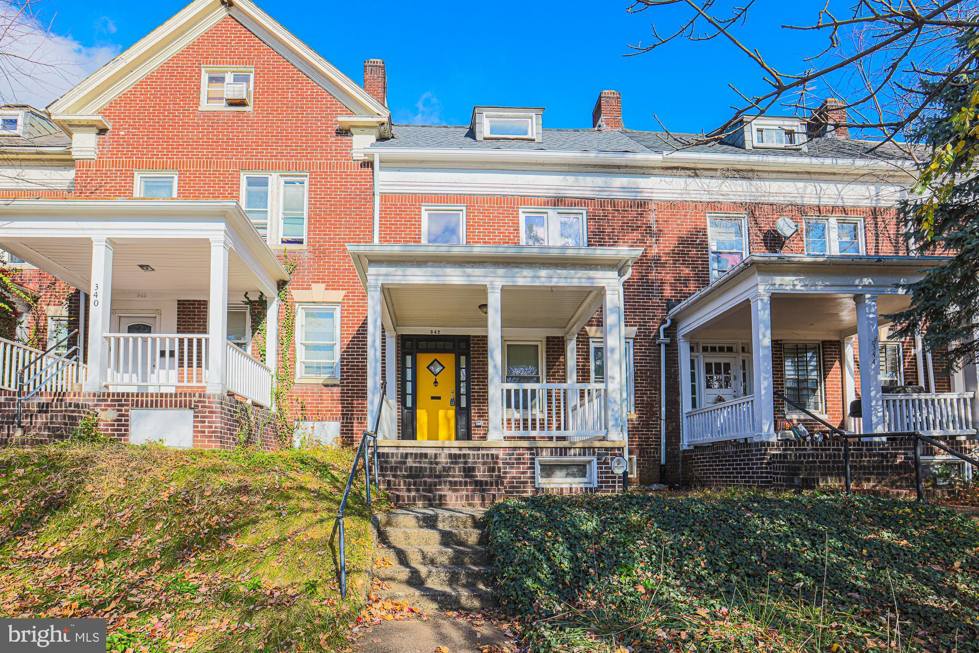 OAKENSHAWE - Residential Lease