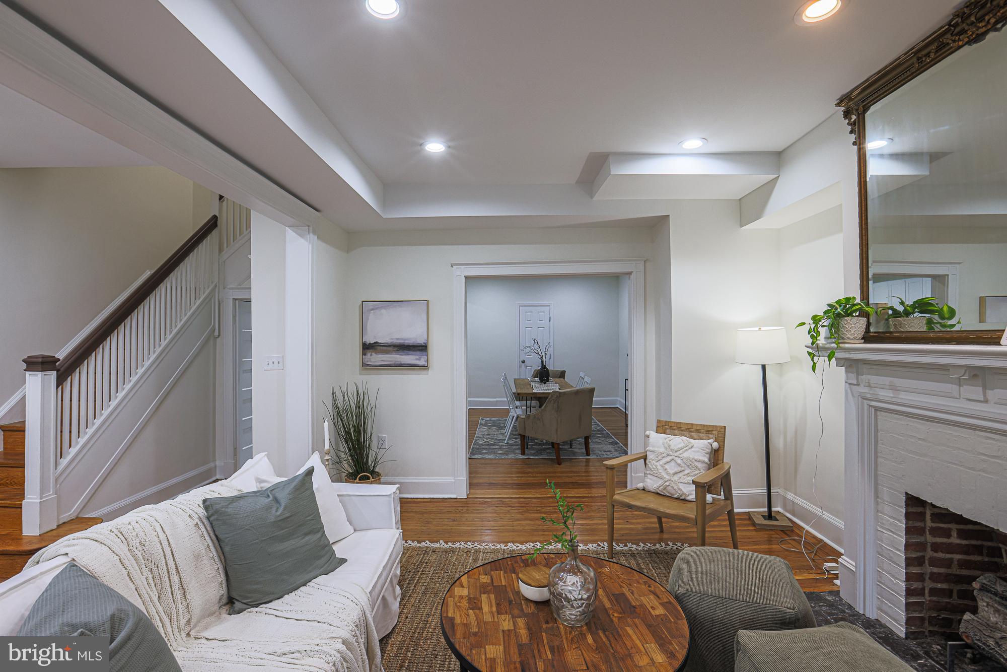 OAKENSHAWE - Residential Lease