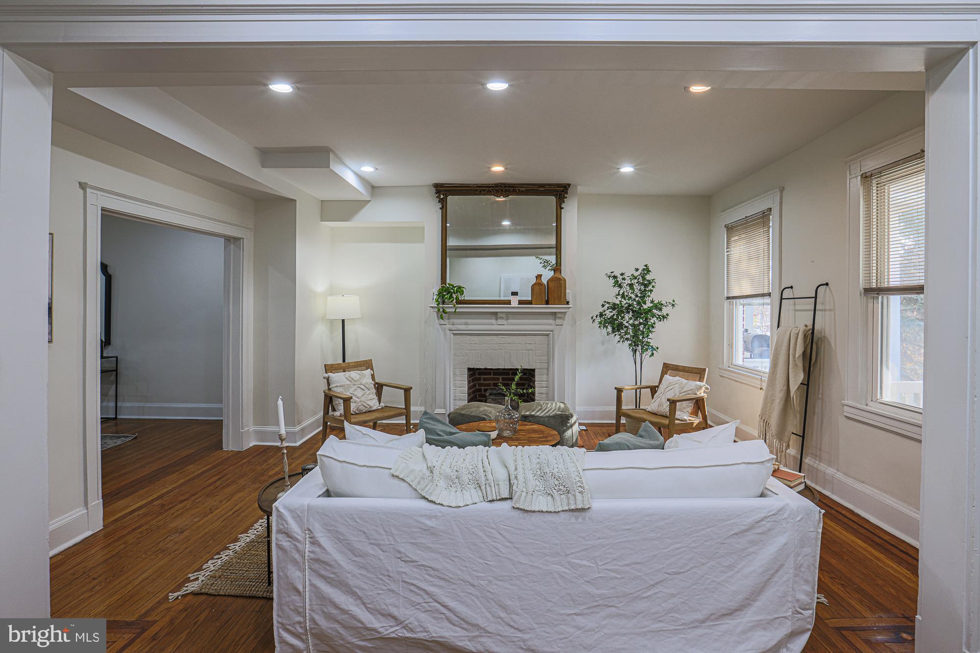 OAKENSHAWE - Residential Lease