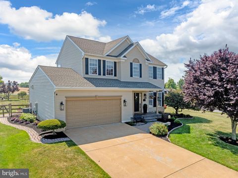 Homes For Sale - 101 Spaniel Court<br/> TOWNSEND, DE 19734