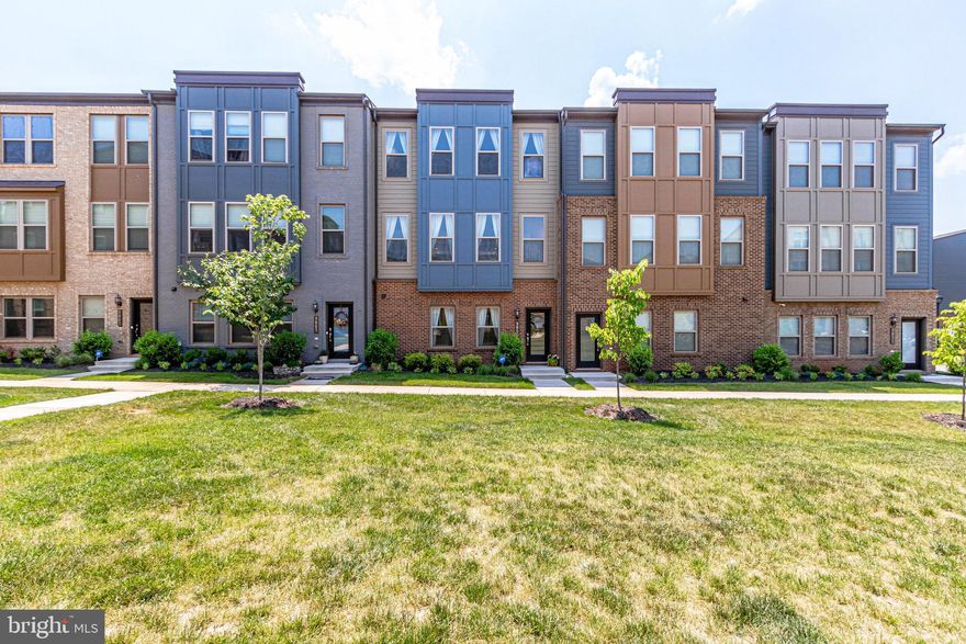 Beautiful, stylish and modern 3BR, 2.5 bath home near historic Old Town Manassas. Lots of light and air, meticulously maintained and very well taken care for by owners. Gorgeous kitchen, double wall oven, stainless steel appliances. Conveniently located near VRE, Prince William Parkway, Manassas Airport, shopping and dining. Dining room chandelier and window curtains do not convey.