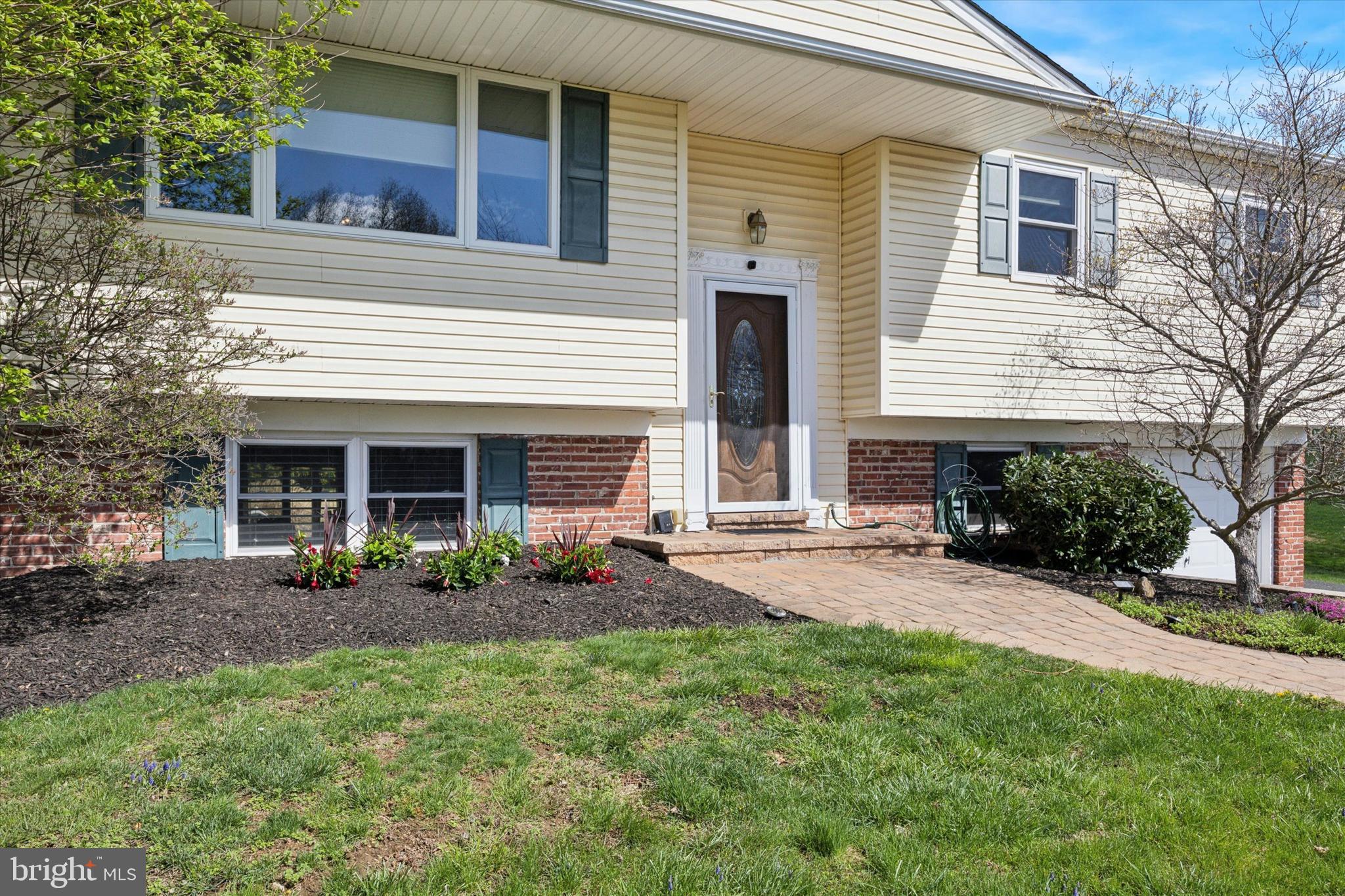 541 LEXINGTON LANE