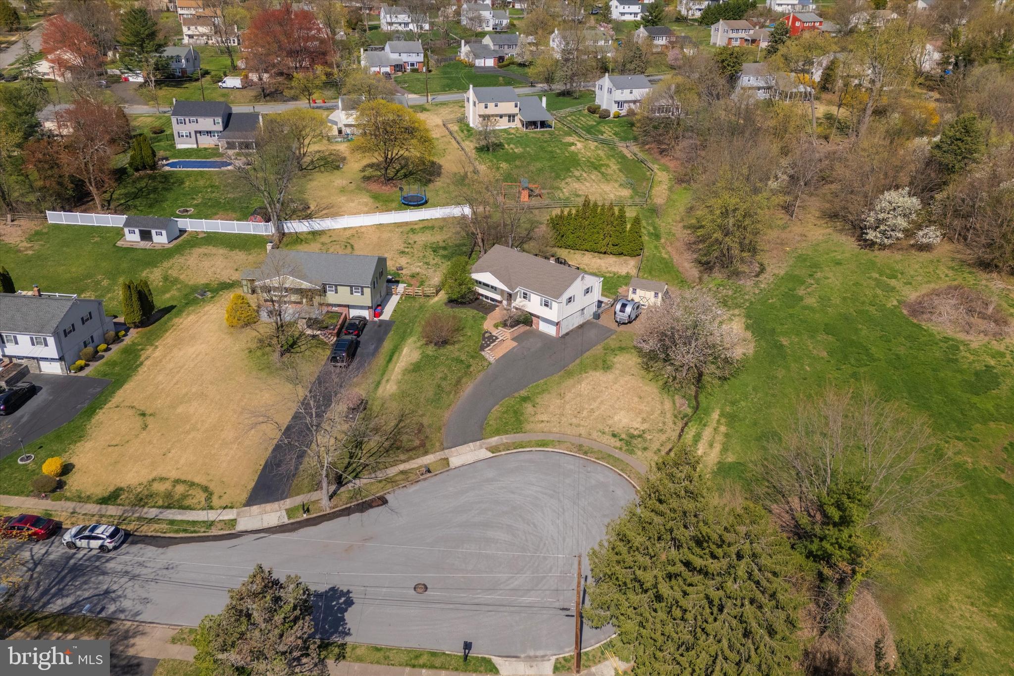 541 LEXINGTON LANE
