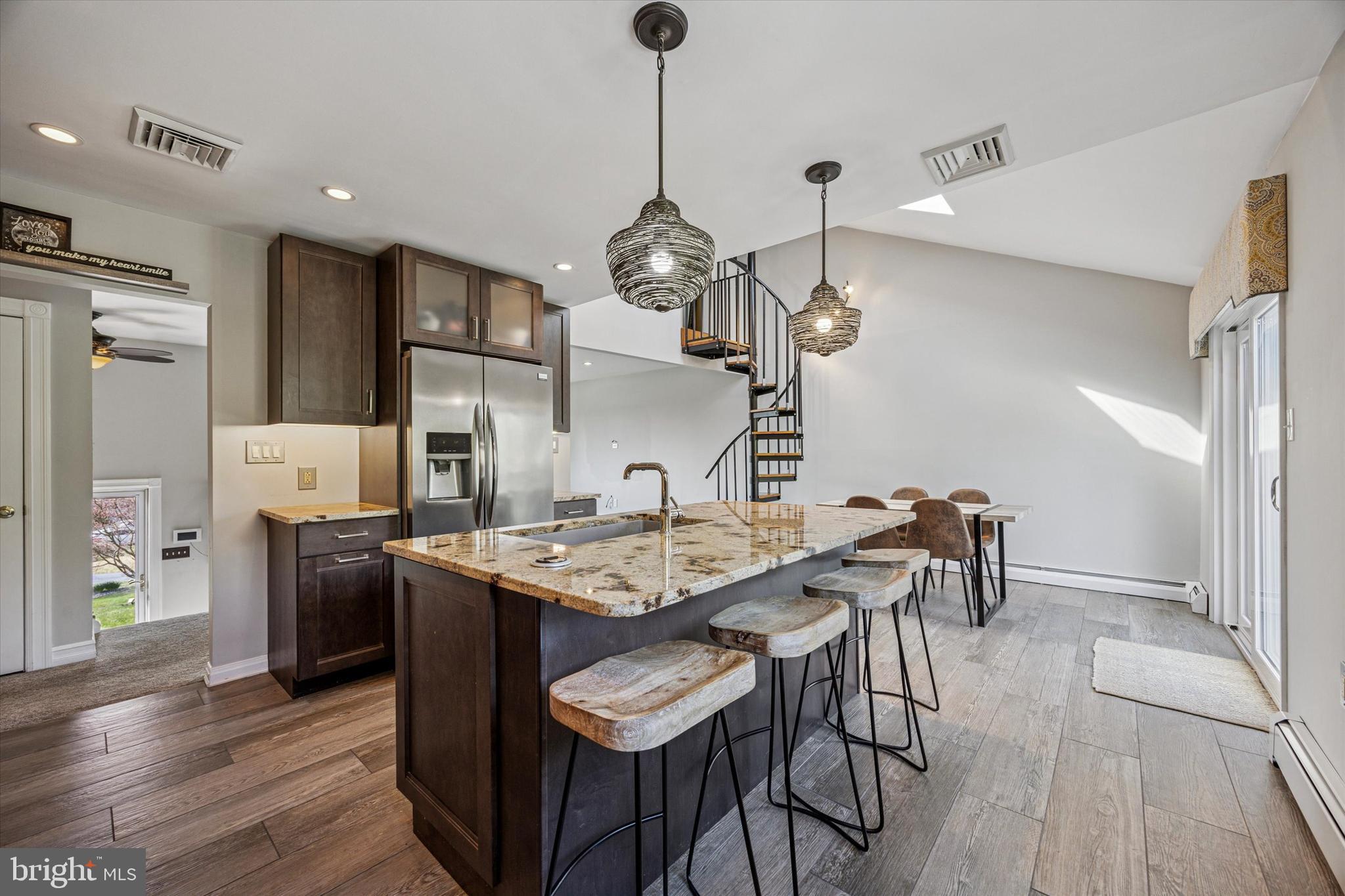 541 LEXINGTON LANE