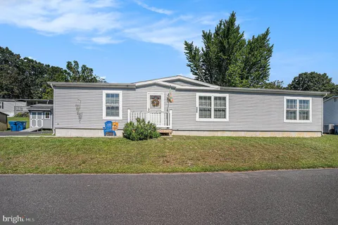 906 Lakeview Drive, Green Lane, PA 18054 - MLS#: PAMC2152656