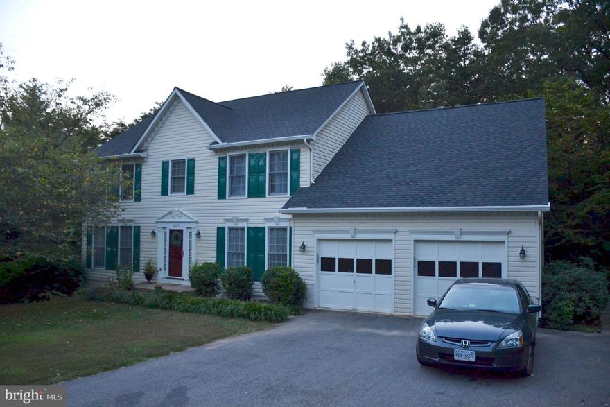 ***AUCTION*** List price is opening bid only. Price TBD @ live public auction, Friday, October 23, 2015 at 3:00pm. Property Tour: Thursday, October 15 @ 6pm SHARP. Solid and clean 4 BR/2.5 BA home on .6 acre lot in desirable Lee's Hill North. Lee's Hill amenities include the following:  2 pools; basketball courts; picnic & pavilion area; playgrounds; soccer & recreational fields; tennis & mor