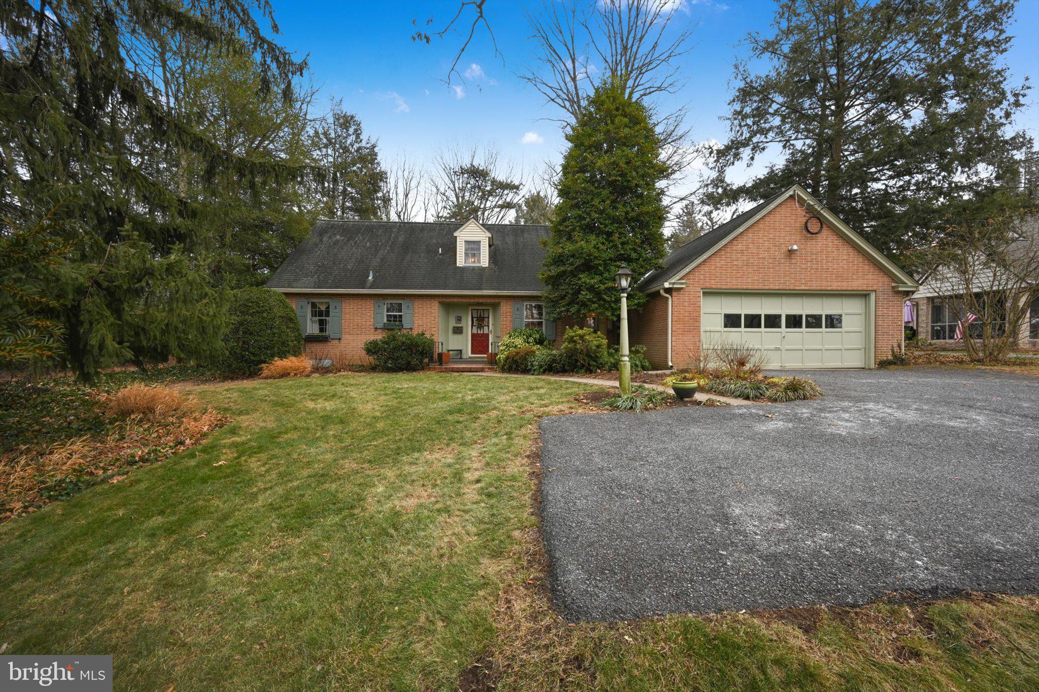 411 WOODCREST AVENUE