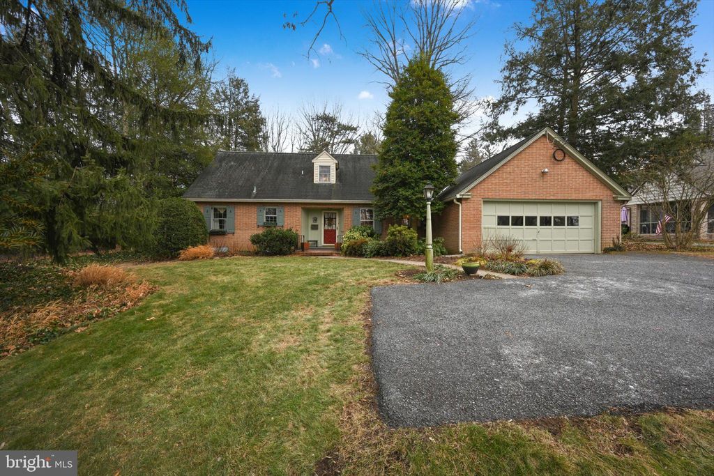 Photo of 411 Woodcrest Avenue, LITITZ, PA 17543 (MLS # PALA2081294)