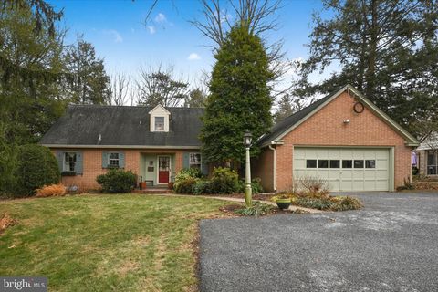 411 WOODCREST AVENUE LITITZ PA 17543