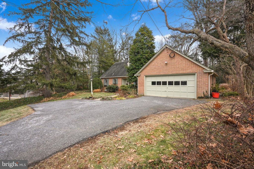 Photo of 411 Woodcrest Avenue, LITITZ, PA 17543 (MLS # PALA2081294)