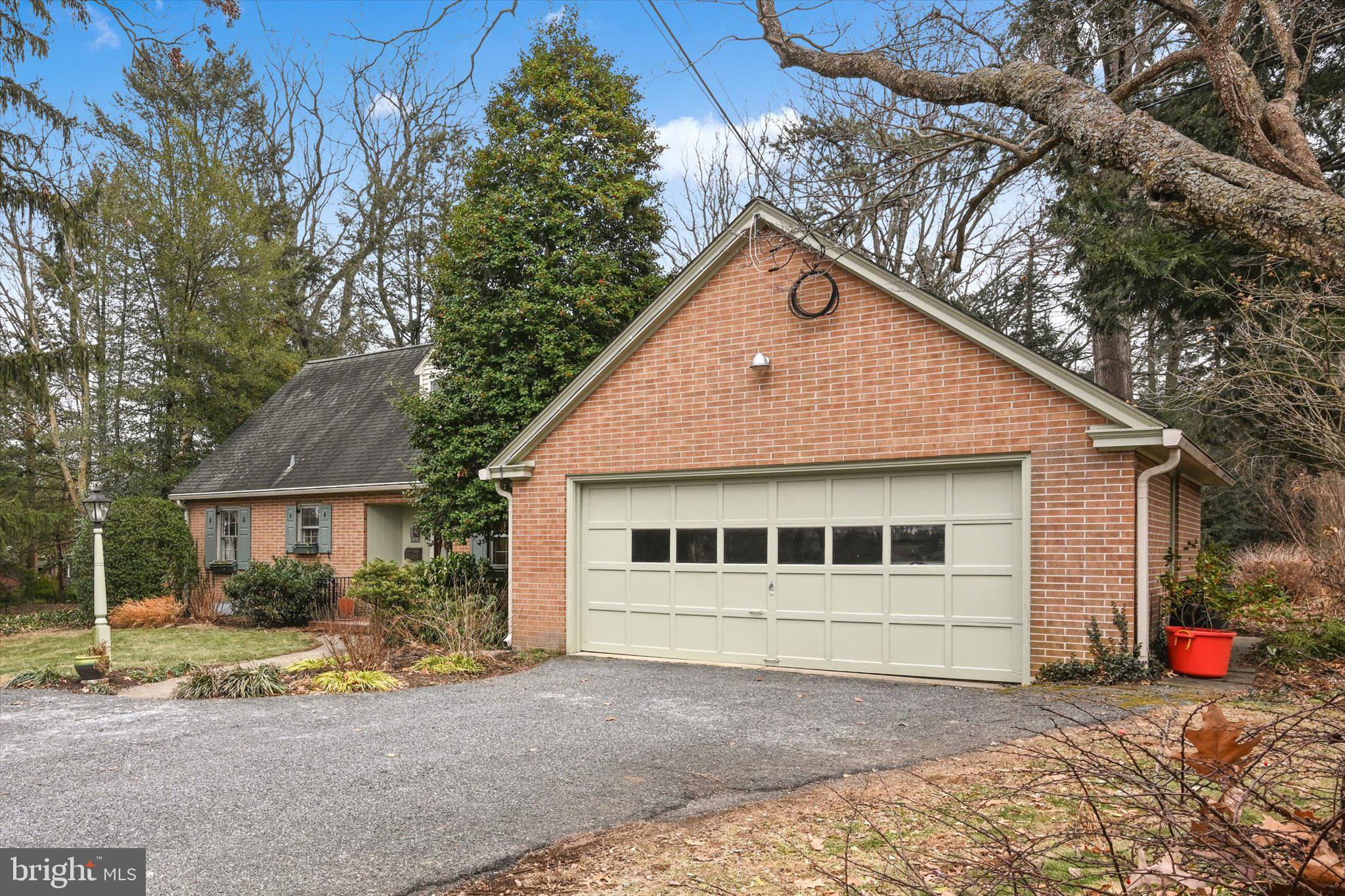 411 WOODCREST AVENUE