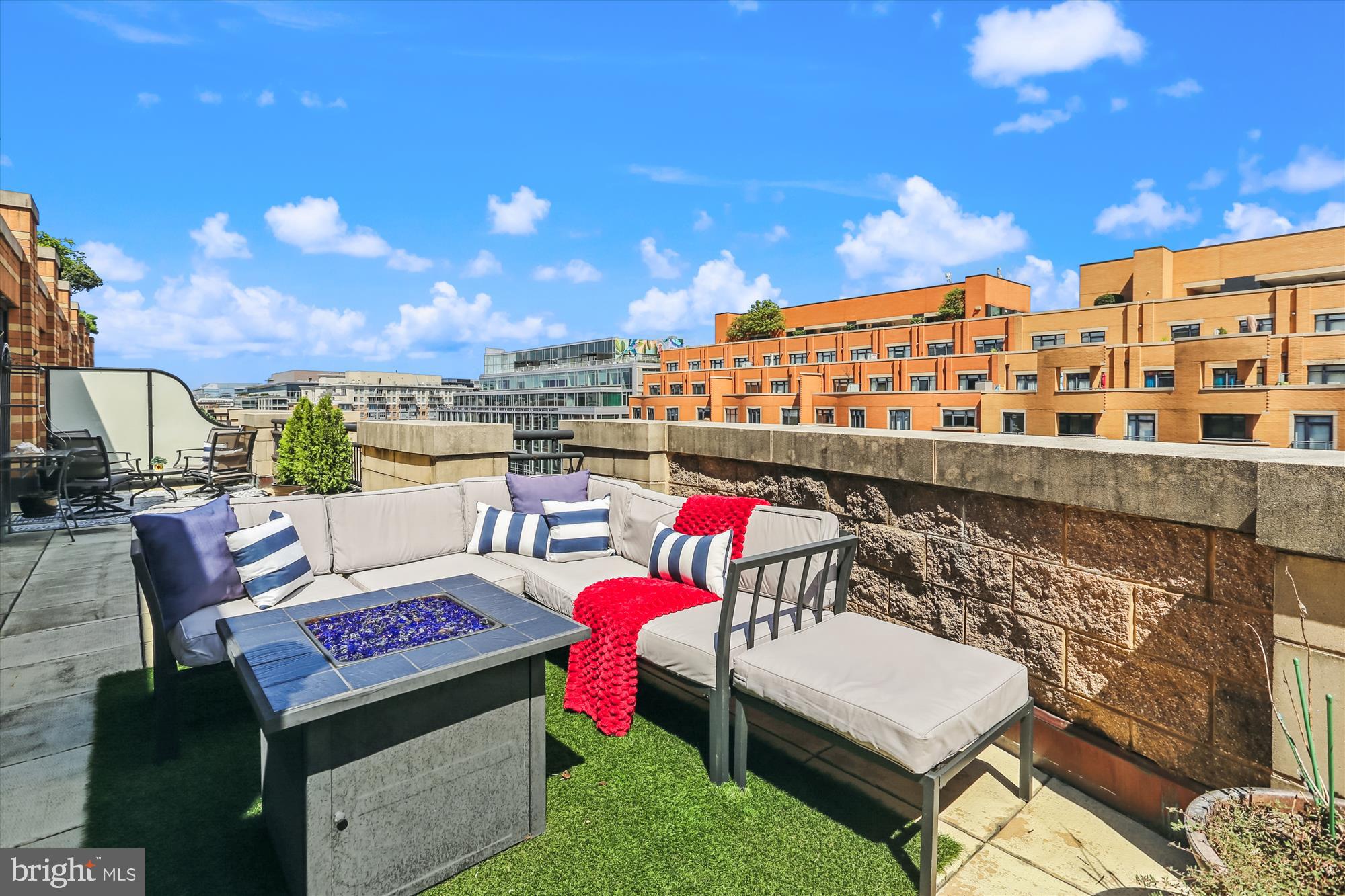 400 MASSACHUSETTS AVENUE NW 1214