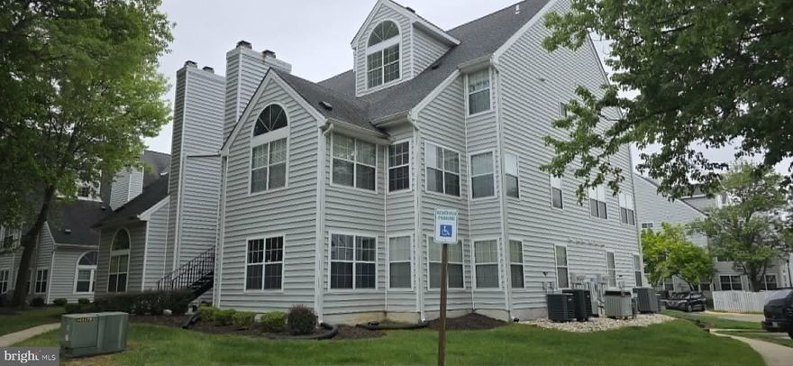 Move right into this top unit condo offering 1 bedroom, 1 full bathroom, loft, stackable full-size washer/dryer, balcony, some upgrades and much more! Close to everything to include shopping, employment and public transportation.  Good rental investment or first-time home buyer! Thanks for showing!