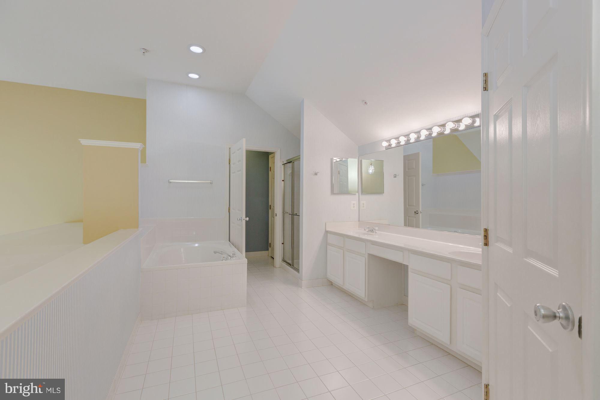 ISLAND CREEK - Residential