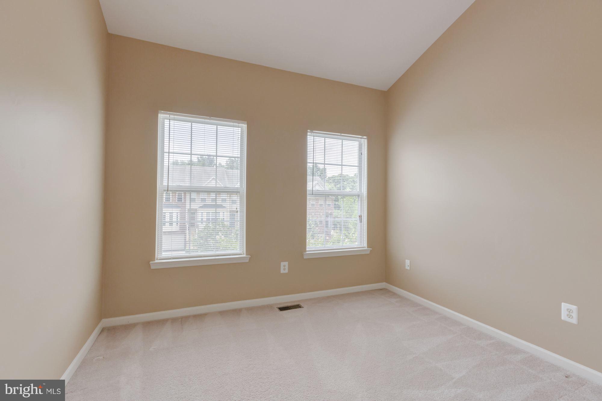 ISLAND CREEK - Residential