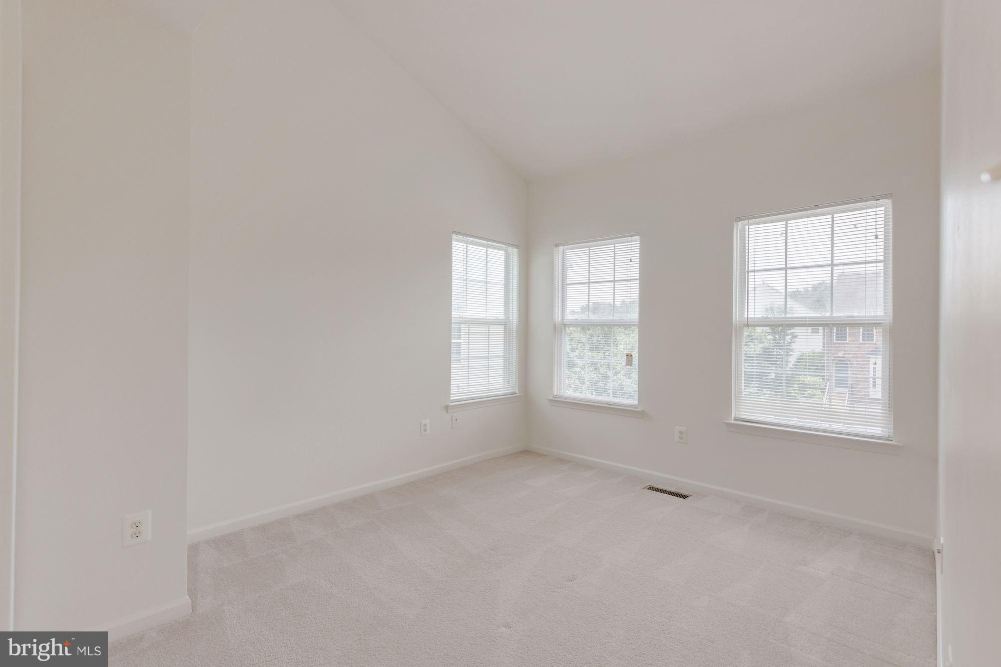 ISLAND CREEK - Residential