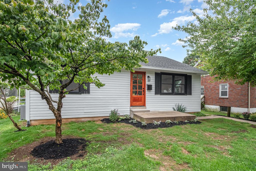 Photo of 337 N Broad Street, Lititz, PA 17543 (MLS # PALA2055534)