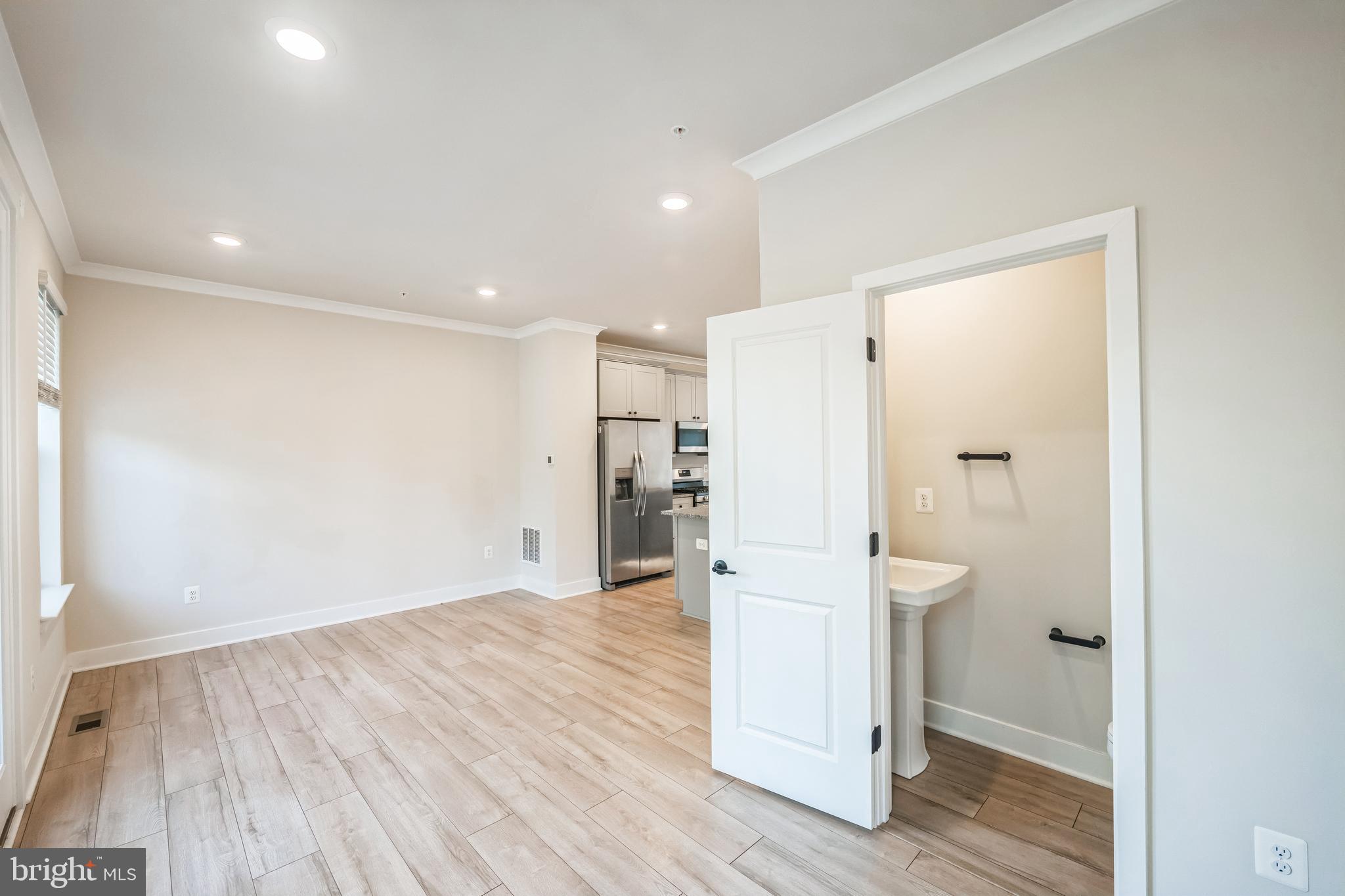 MEDFIELD - Residential