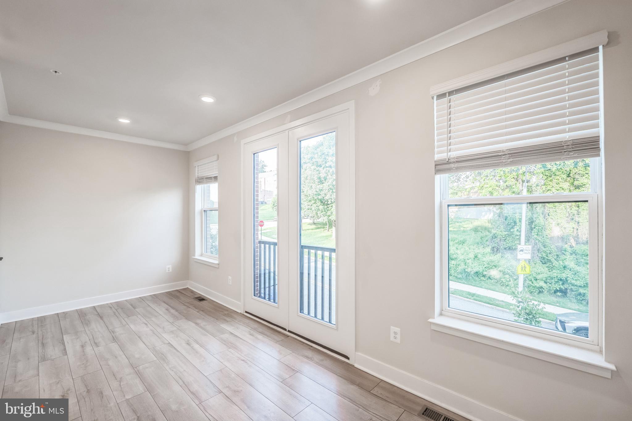 MEDFIELD - Residential
