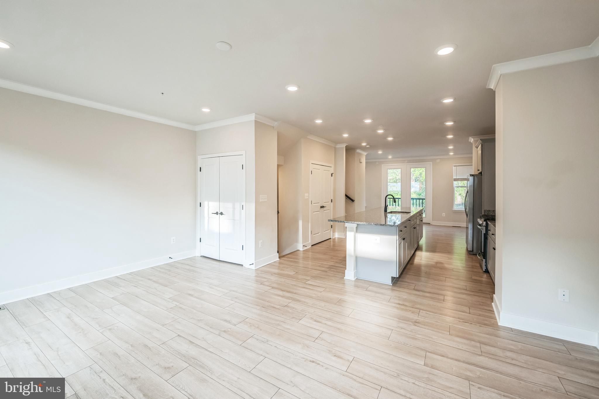 MEDFIELD - Residential