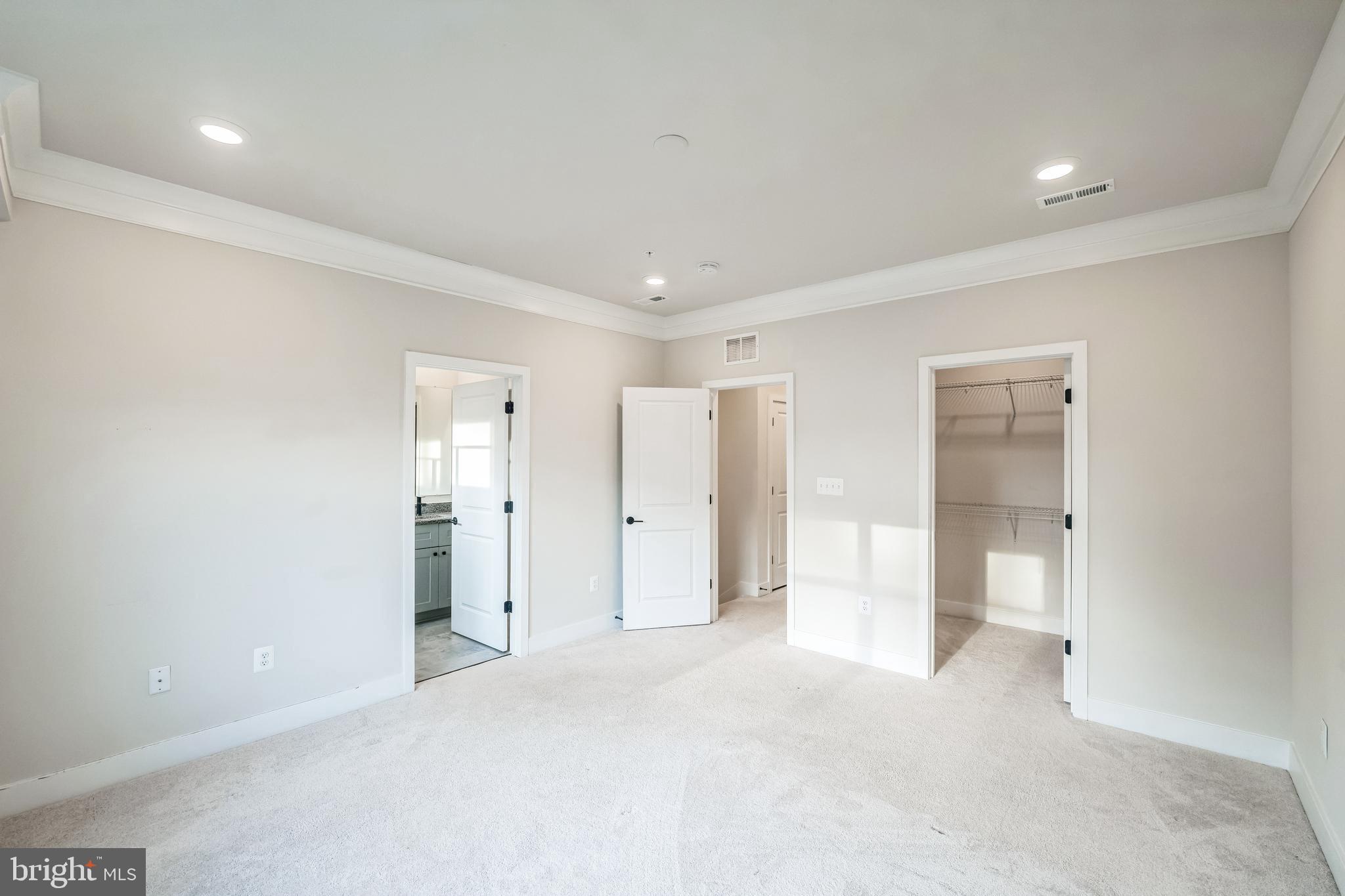 MEDFIELD - Residential