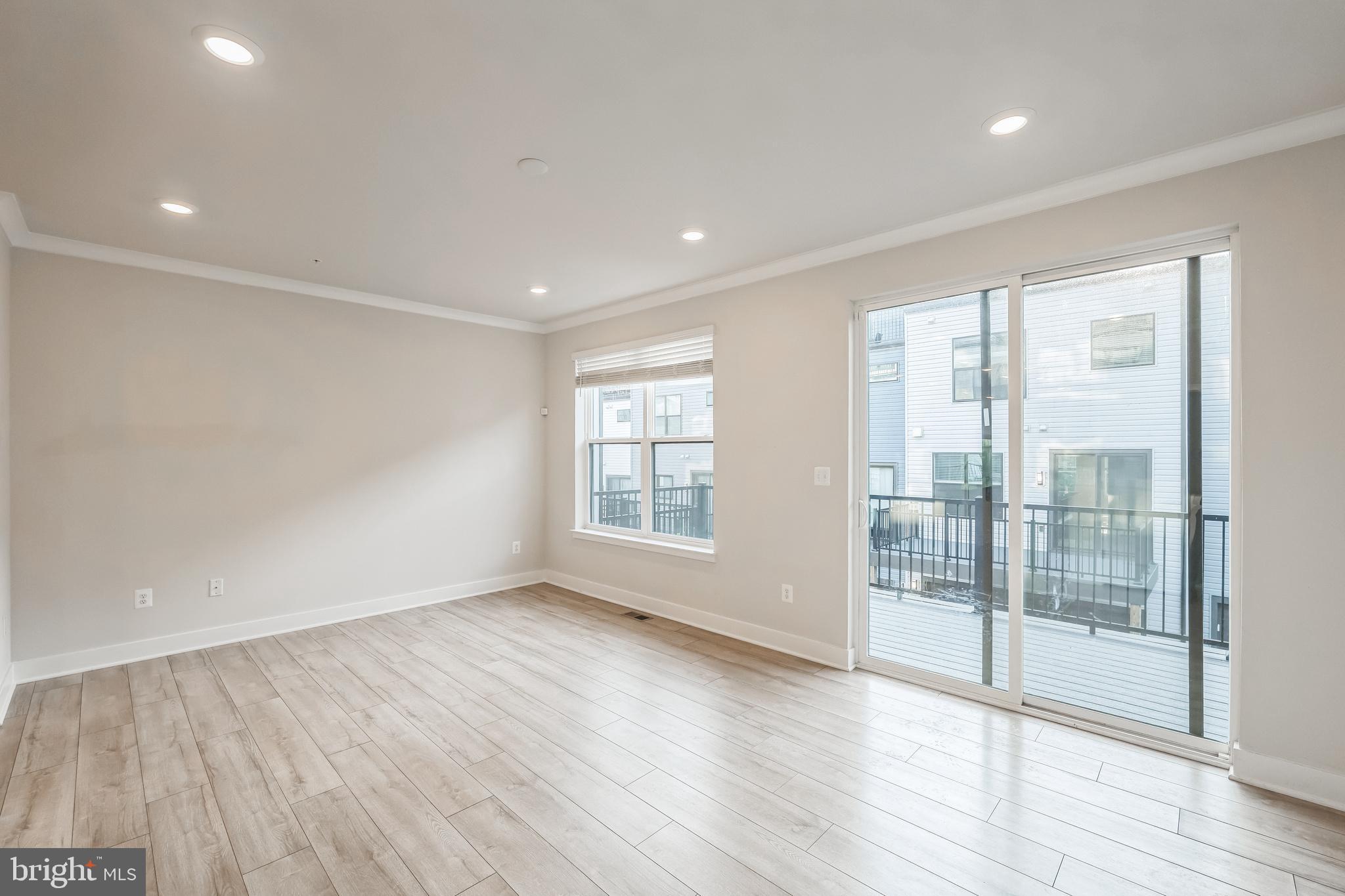 MEDFIELD - Residential