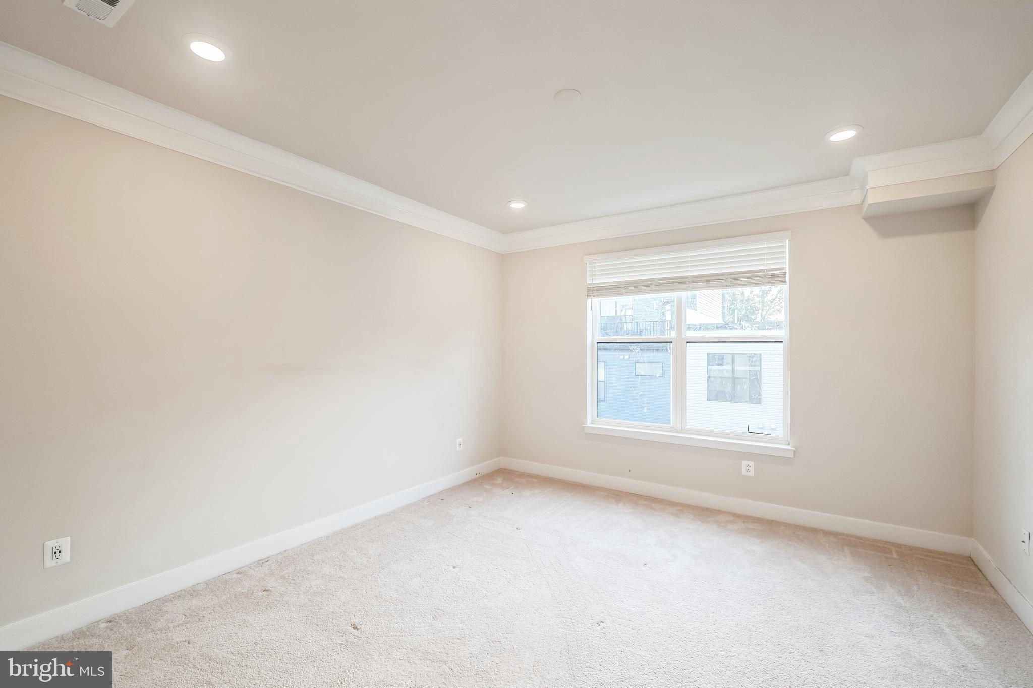 MEDFIELD - Residential