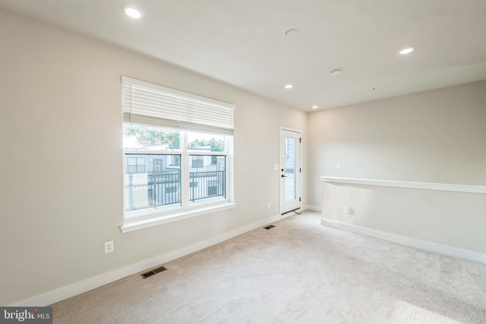 MEDFIELD - Residential