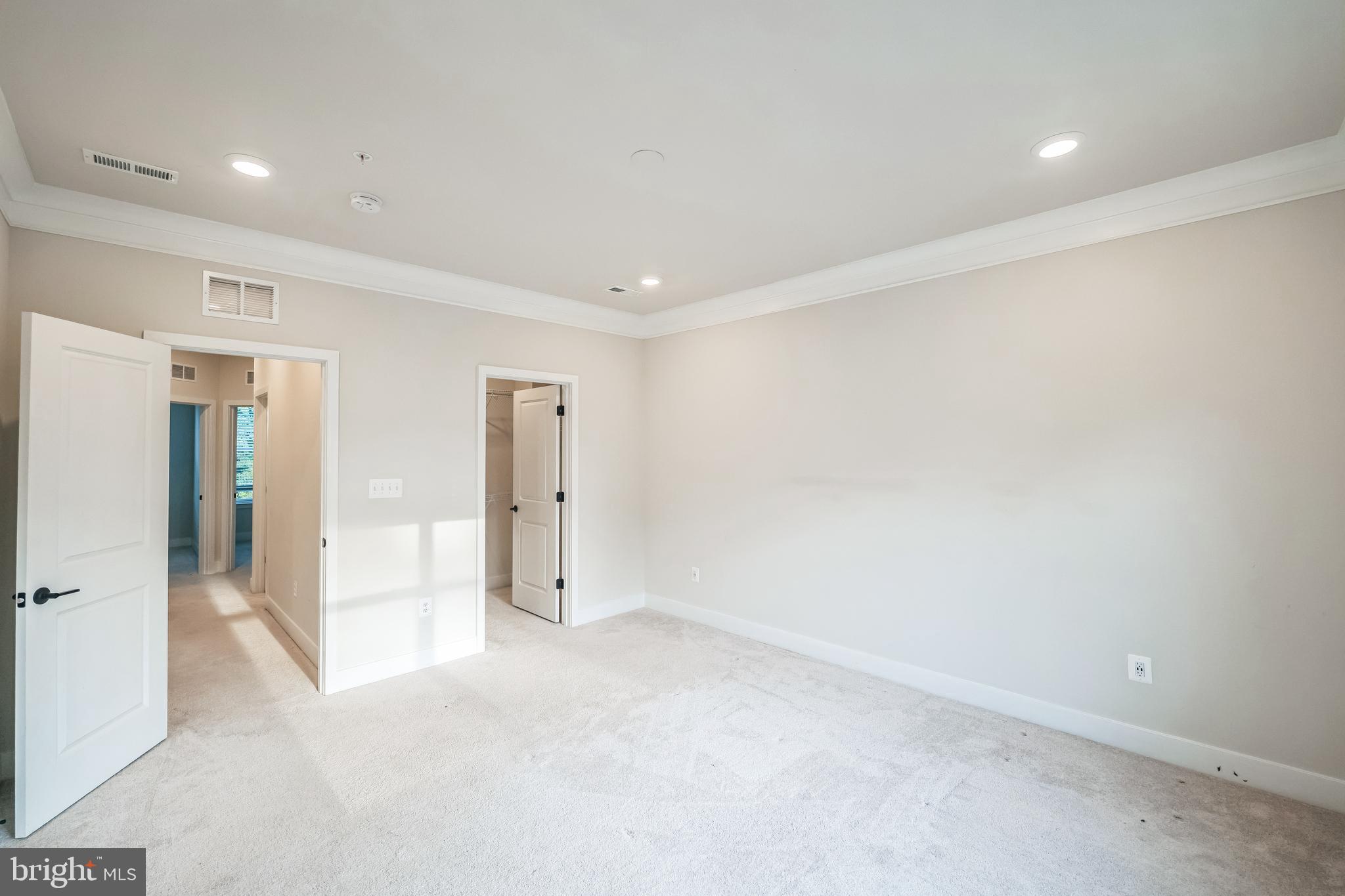 MEDFIELD - Residential