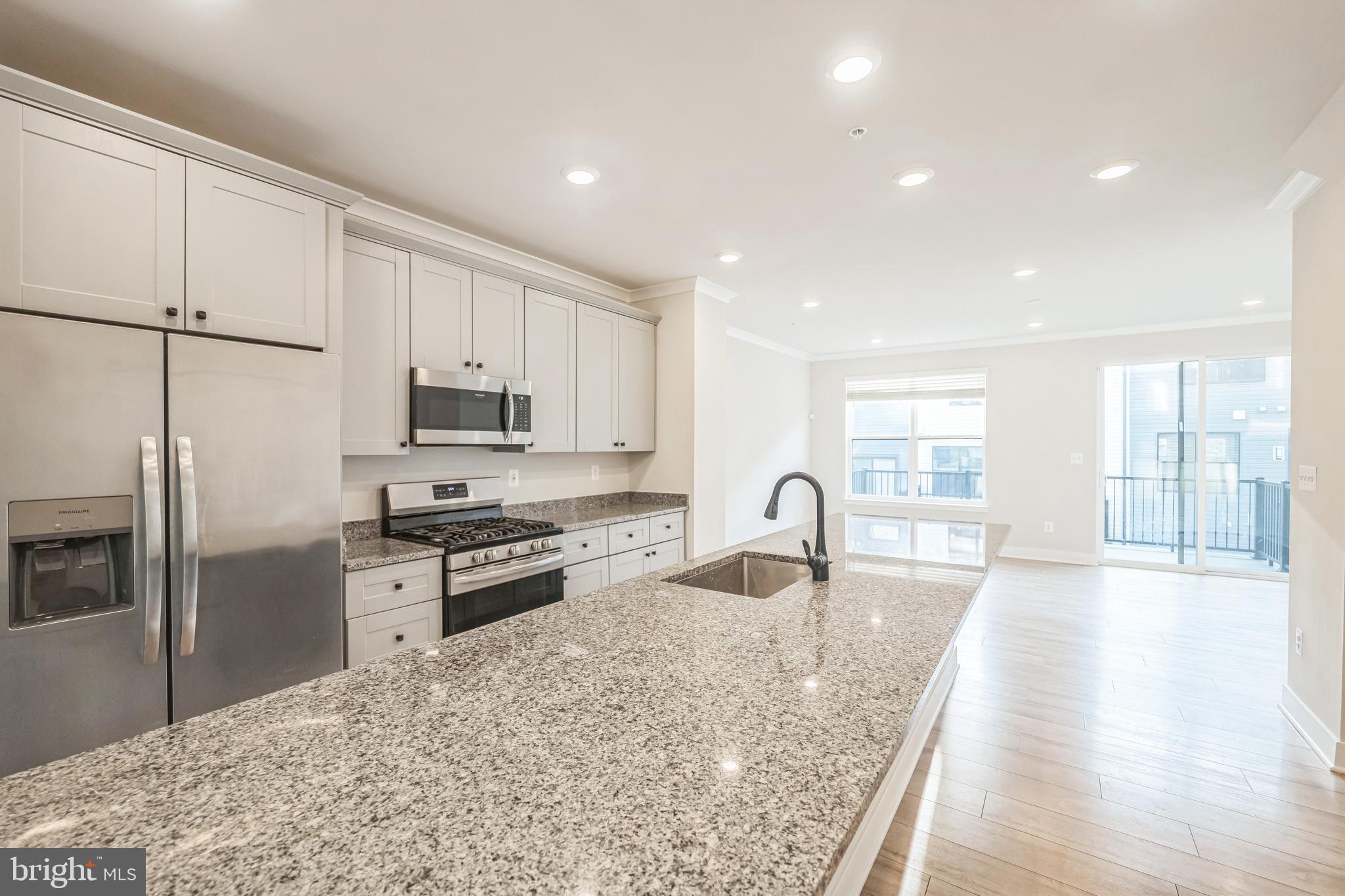 MEDFIELD - Residential