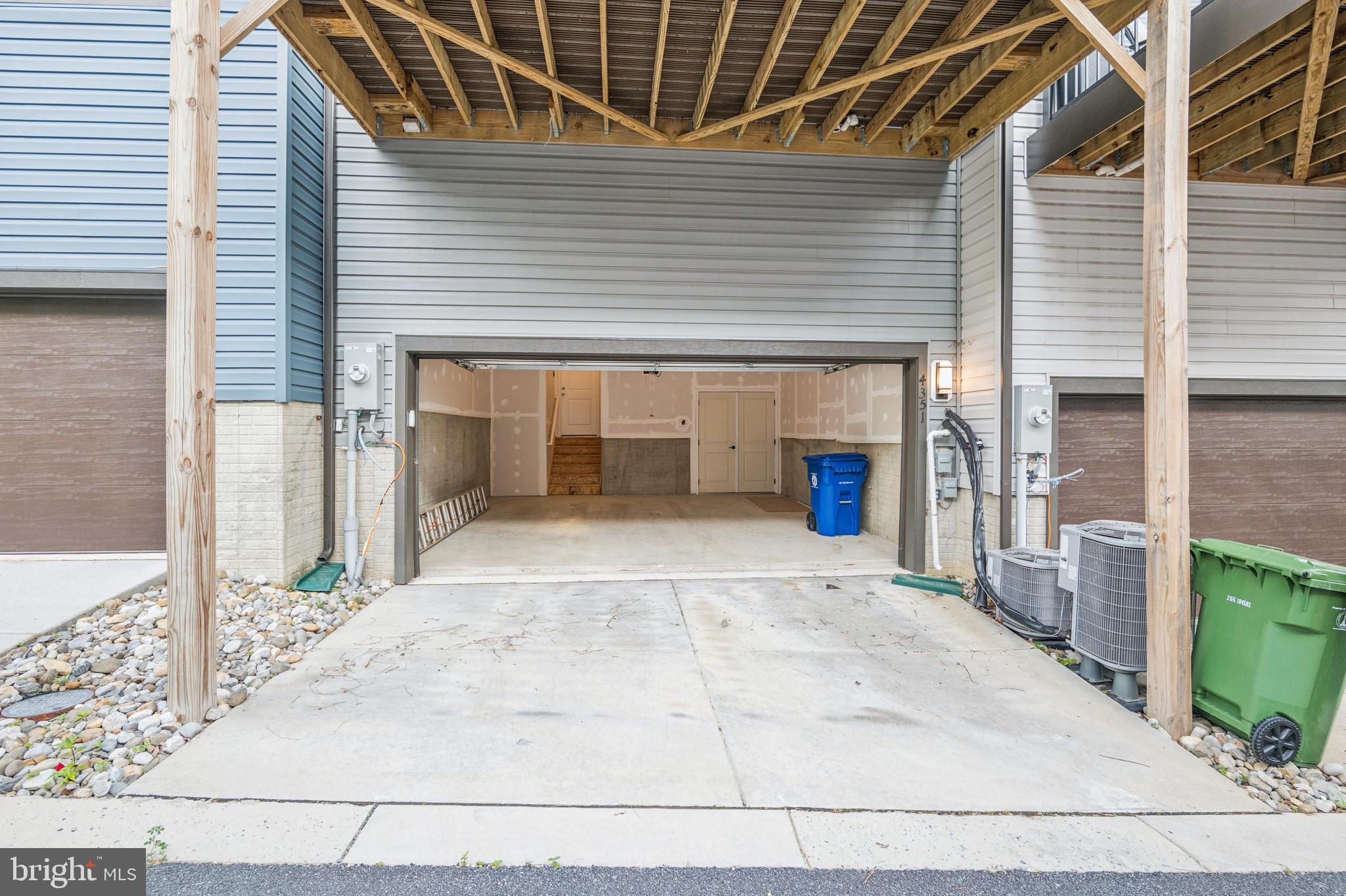 MEDFIELD - Residential