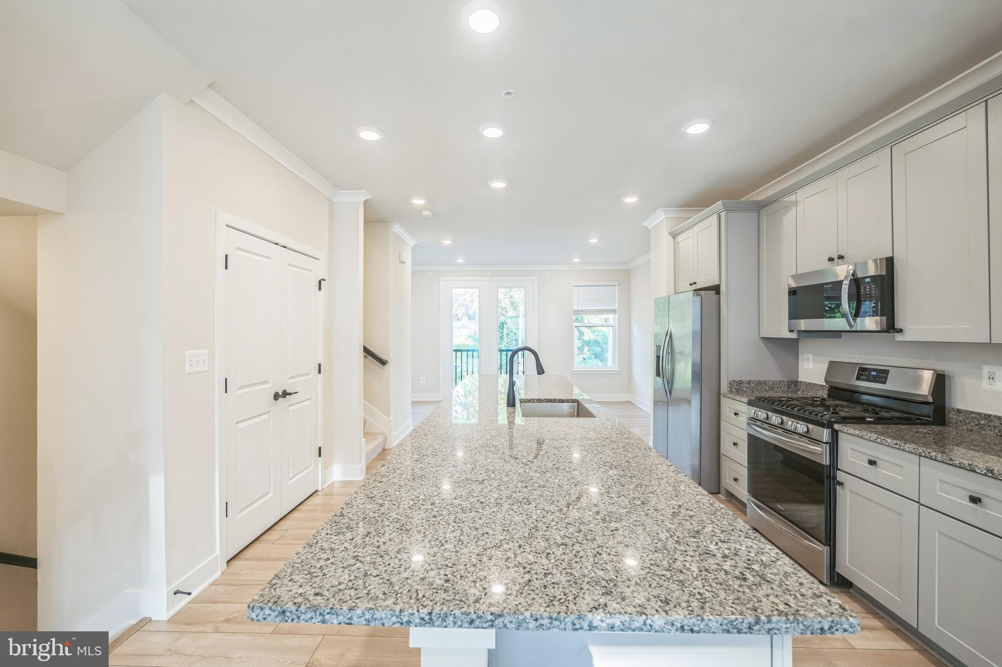MEDFIELD - Residential