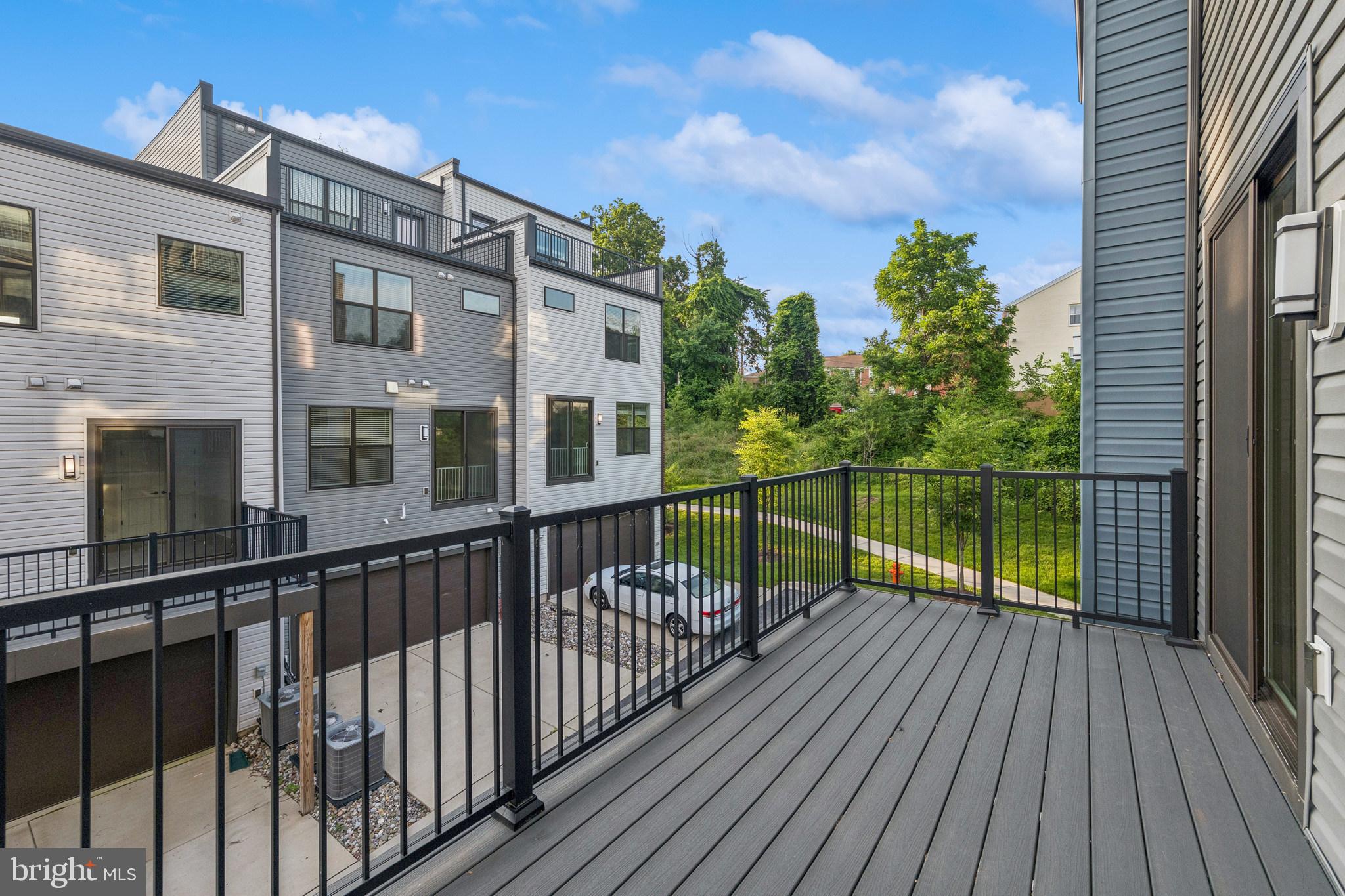 MEDFIELD - Residential