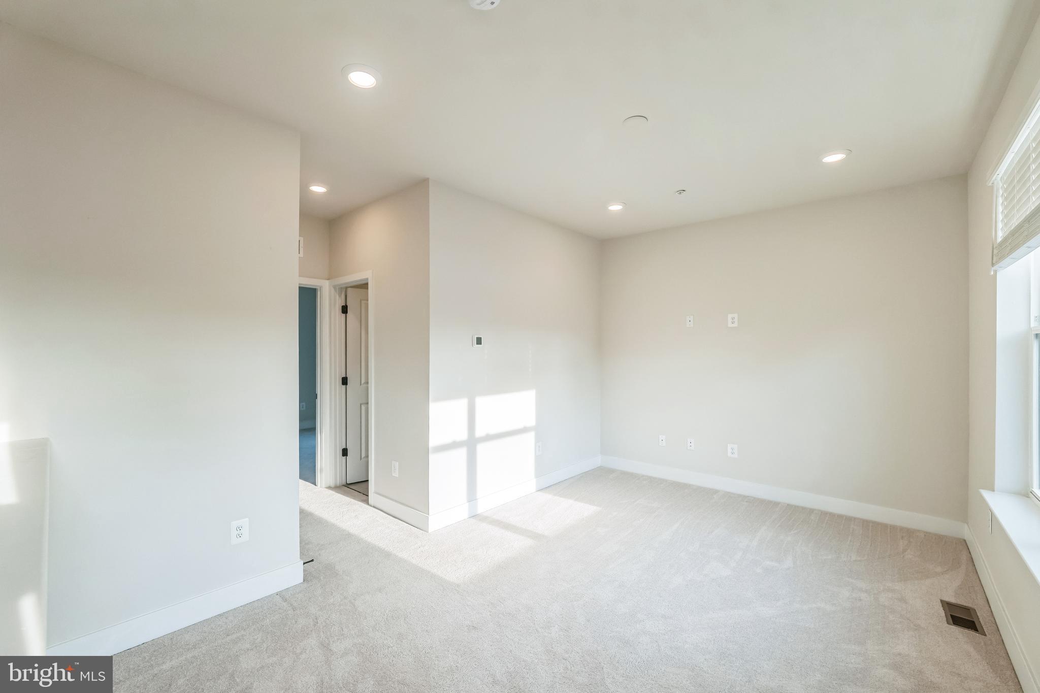 MEDFIELD - Residential