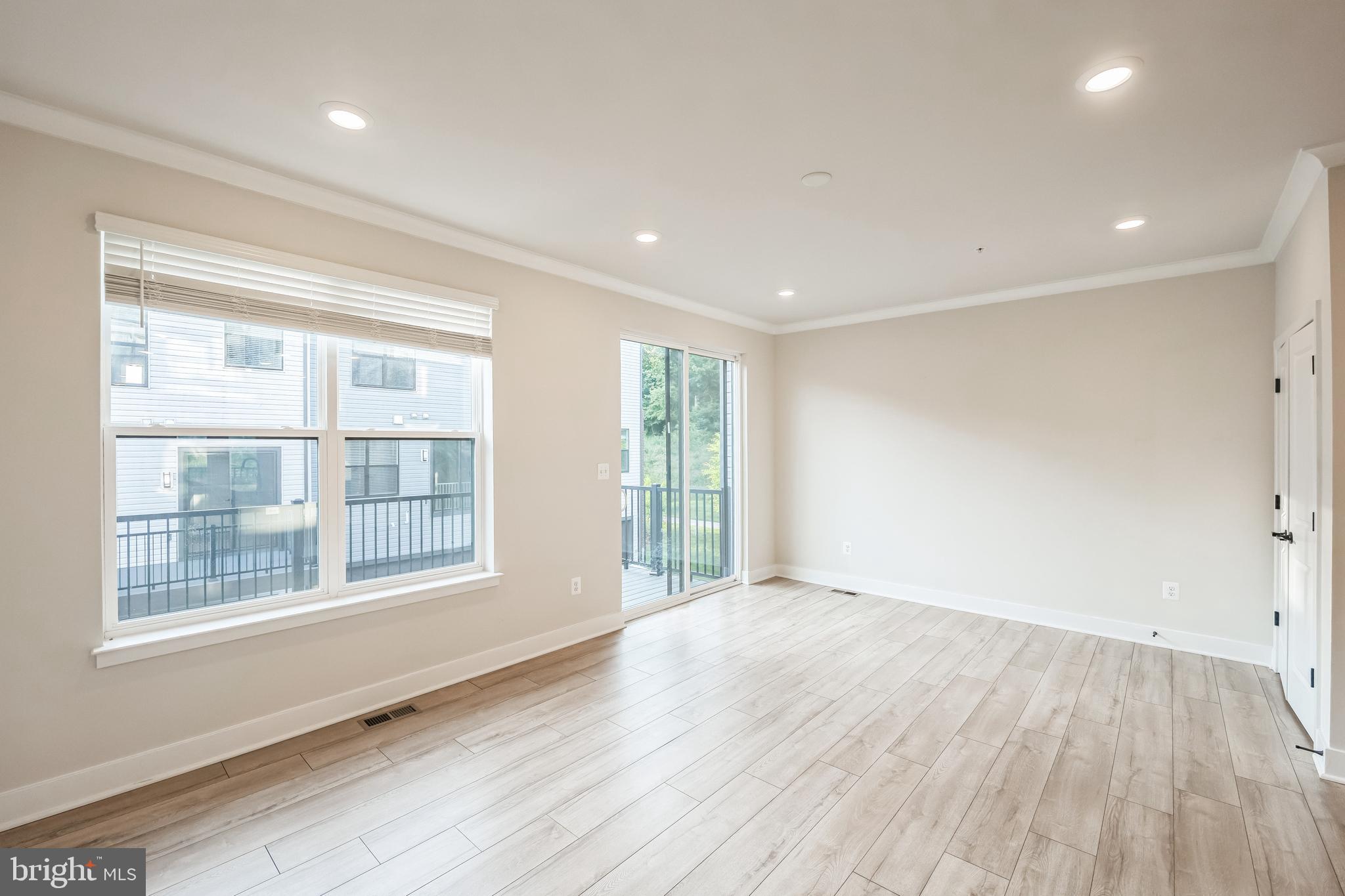 MEDFIELD - Residential