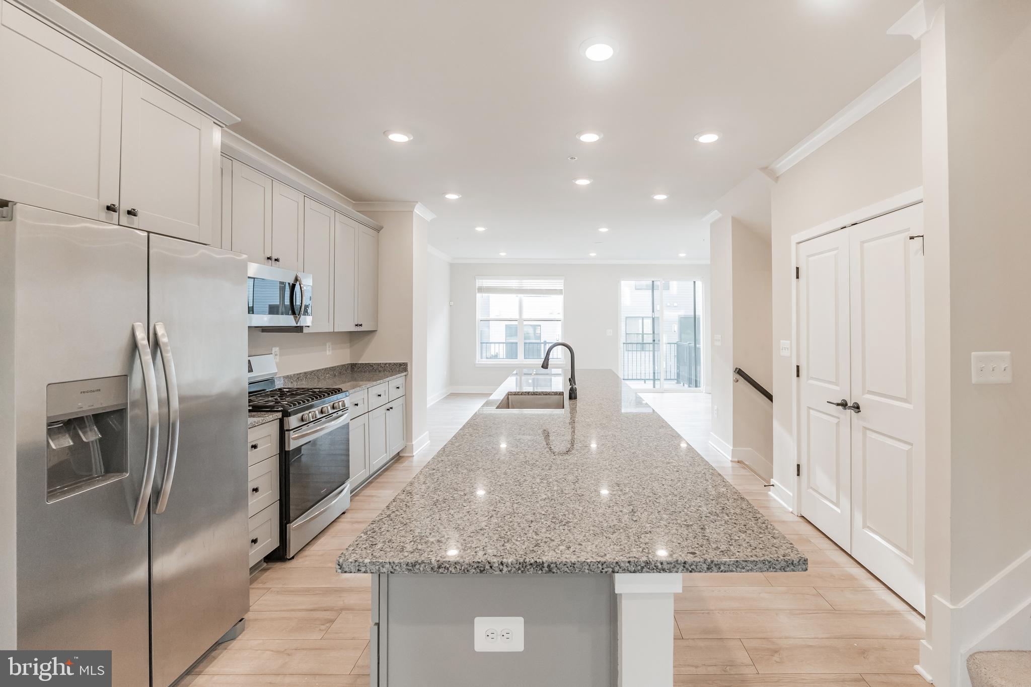 MEDFIELD - Residential