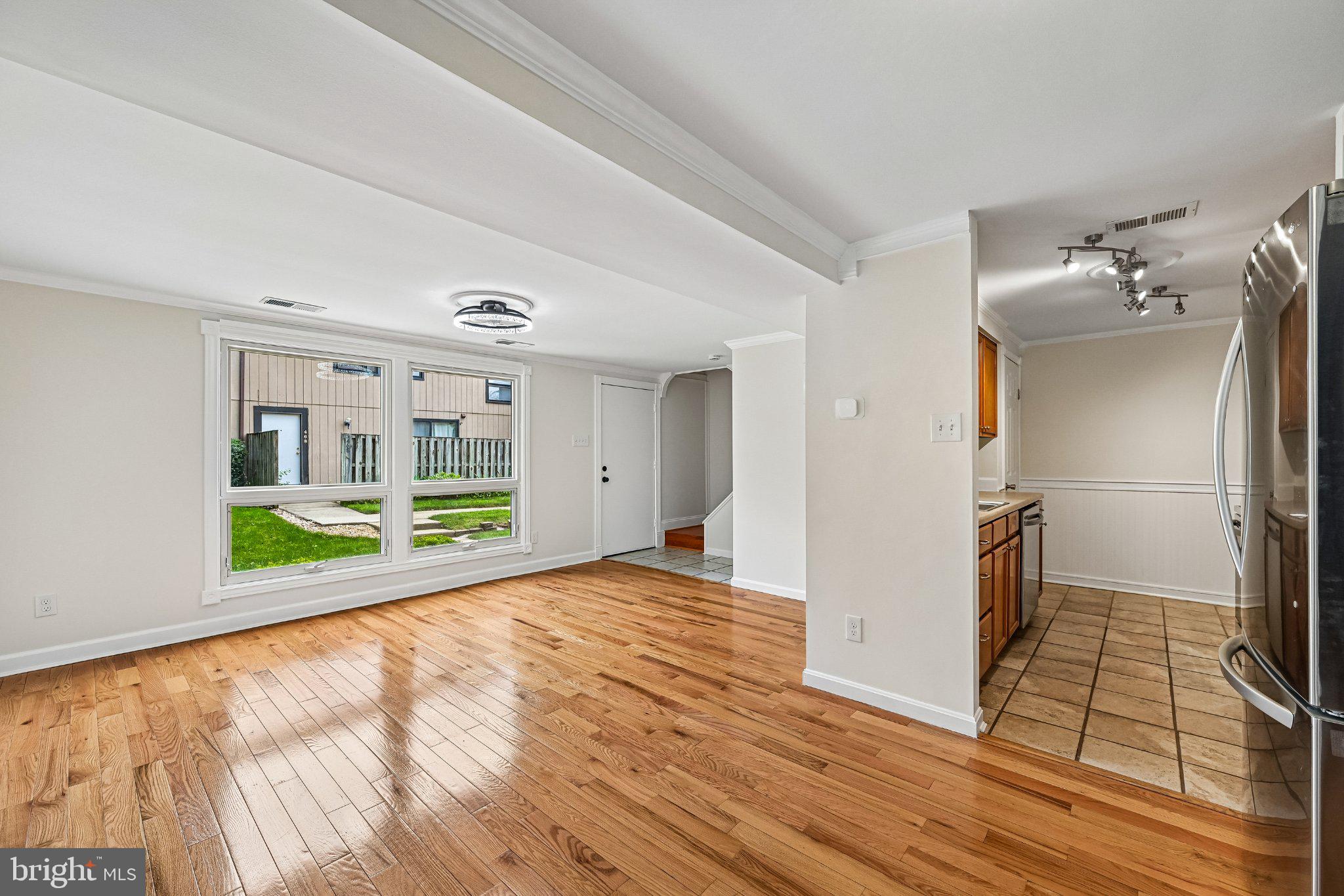 464 WEST COURT