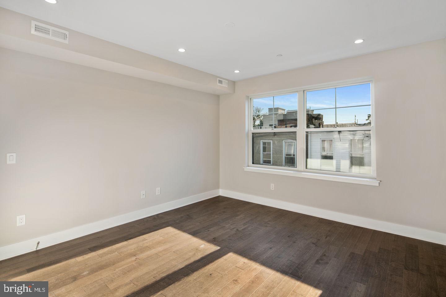 POINT BREEZE - Residential