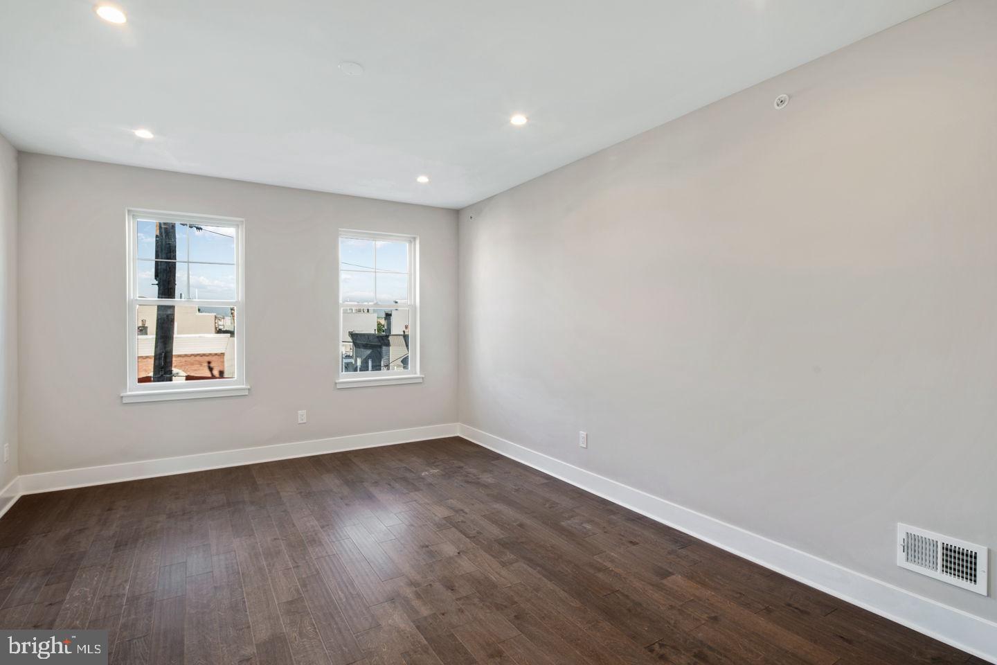 POINT BREEZE - Residential